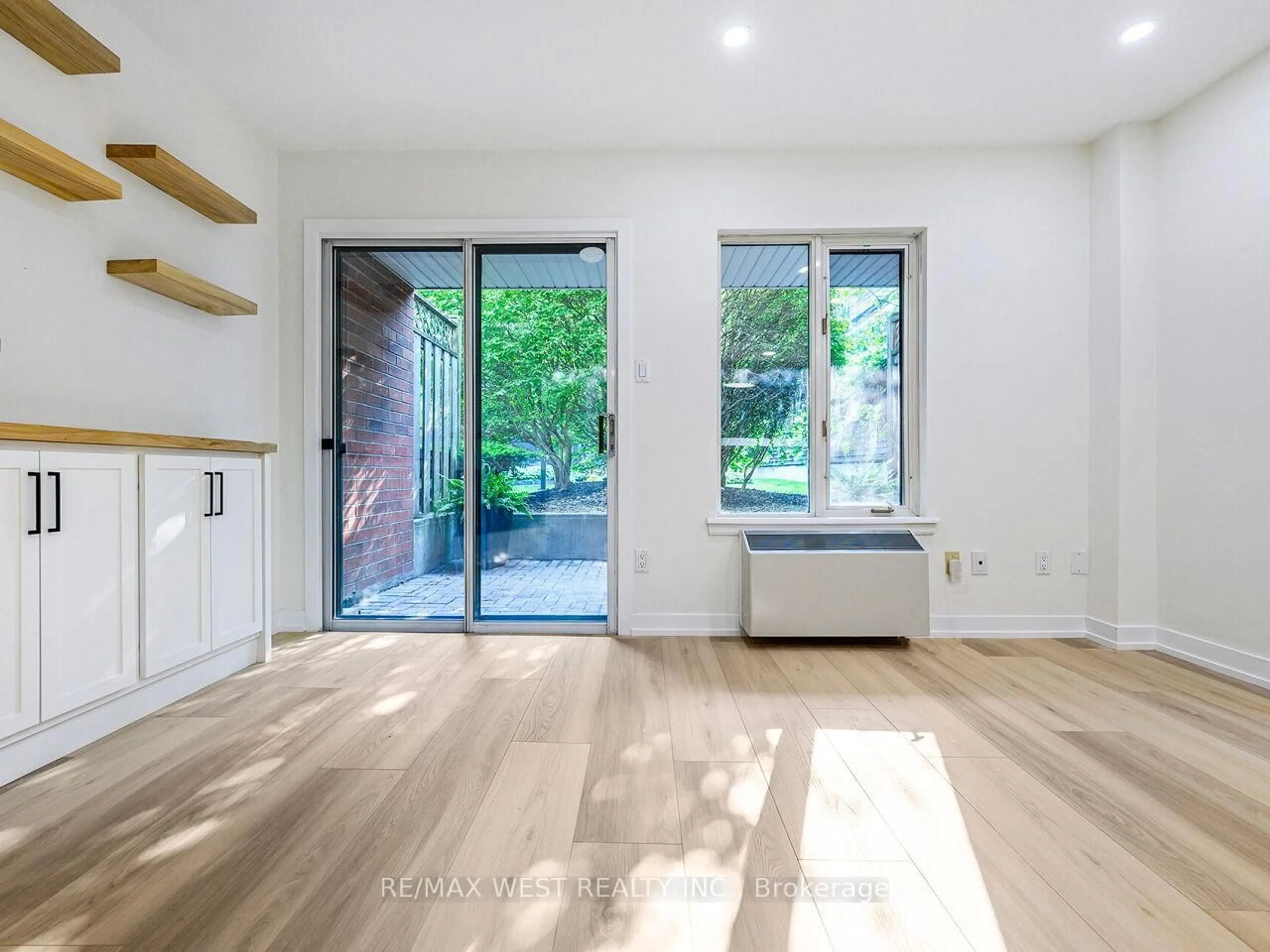A pic of a room for 801 King St ##12 B, Toronto Ontario M5V 3C9