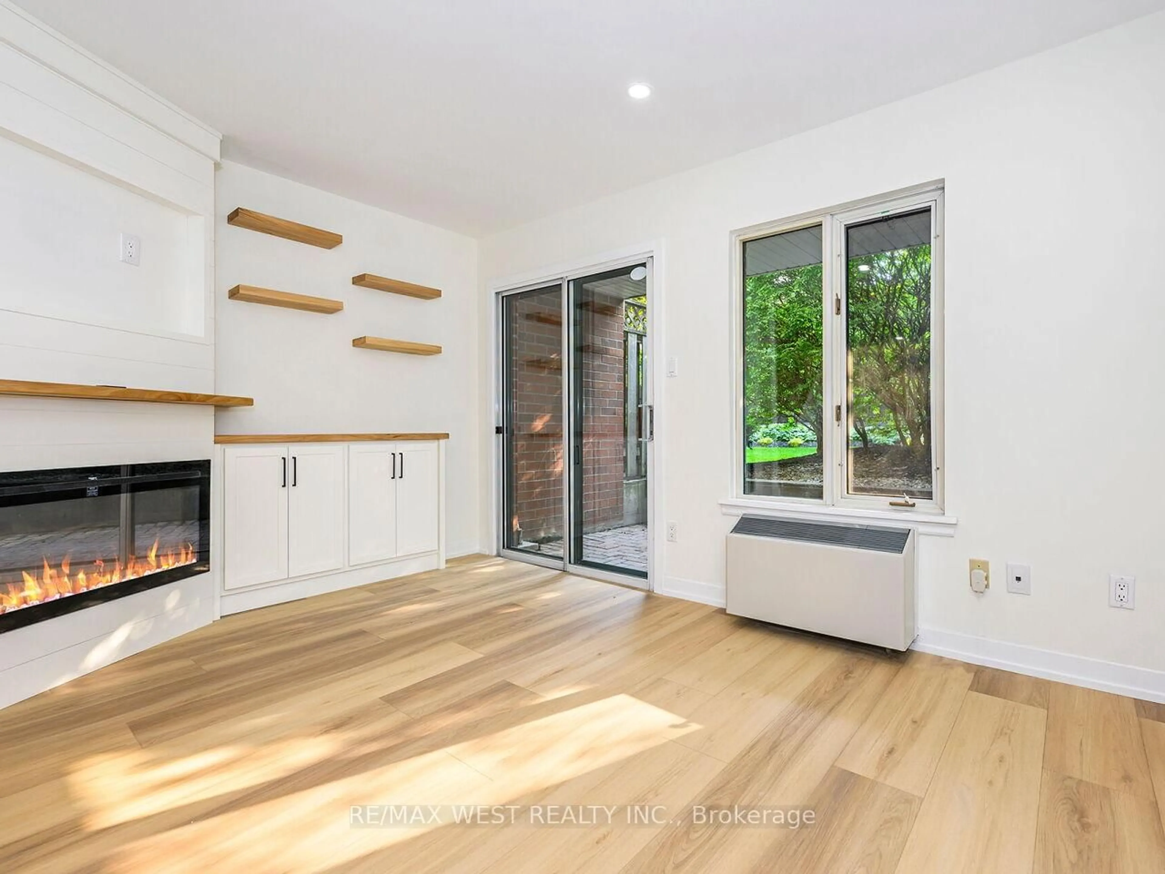 Unknown for 801 King St ##12 B, Toronto Ontario M5V 3C9
