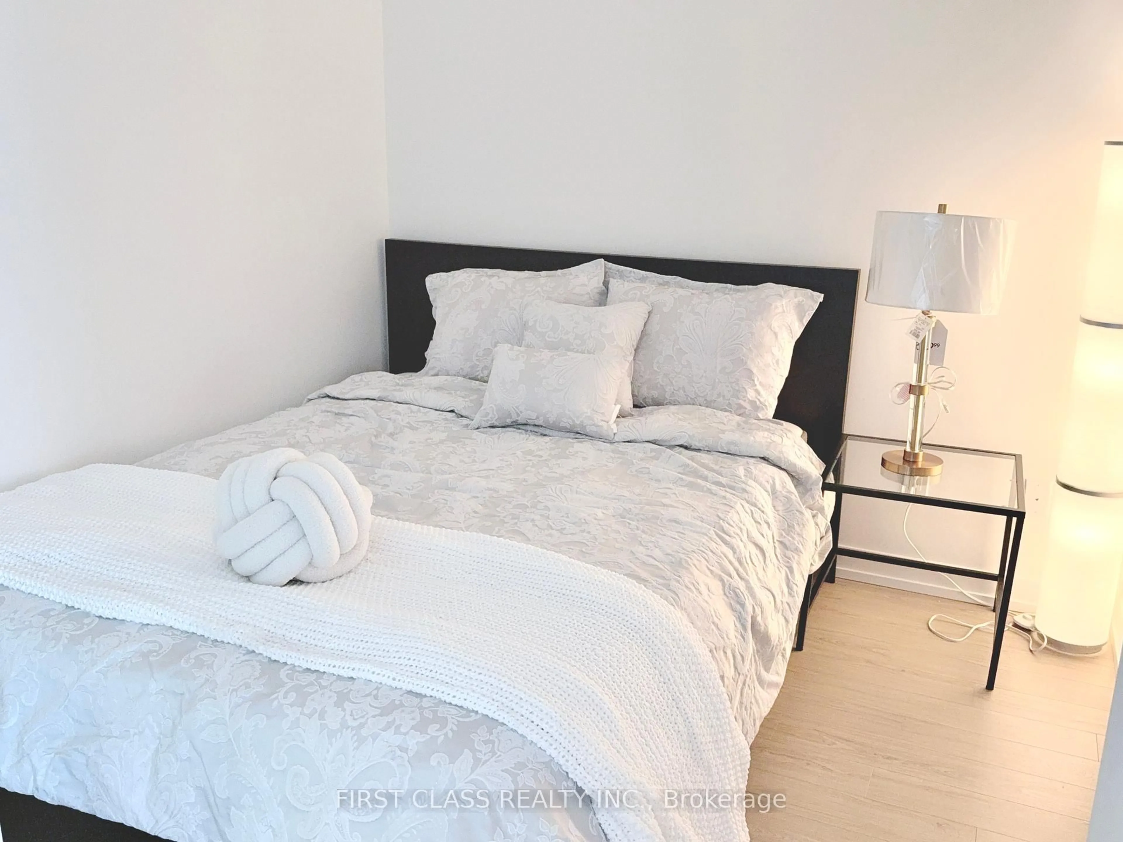 Bedroom with bed, unknown for 85 Wood St #2908, Toronto Ontario M4Y 0E8