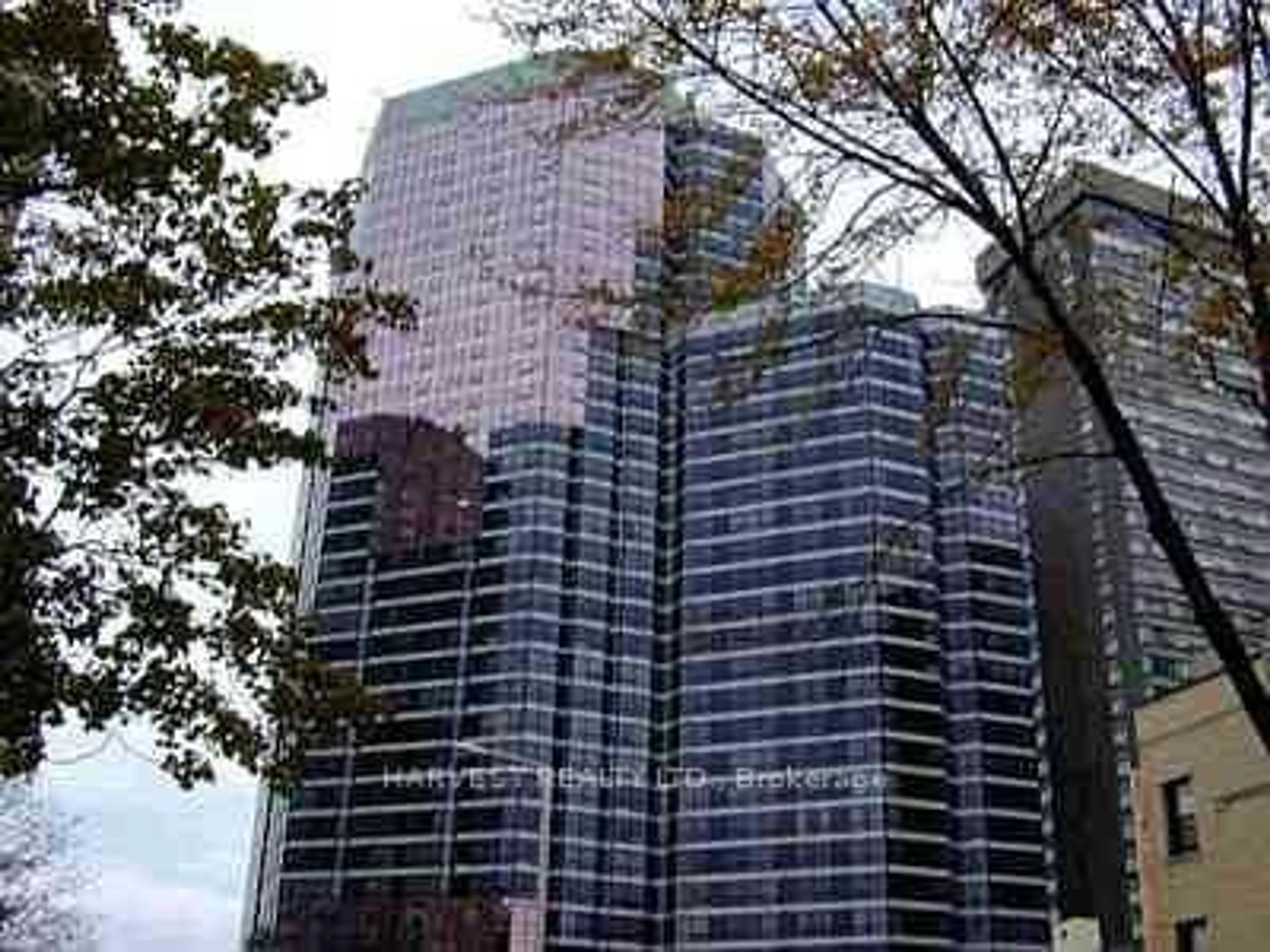 Blurry image for 1001 Bay St #1715, Toronto Ontario M5S 3A6