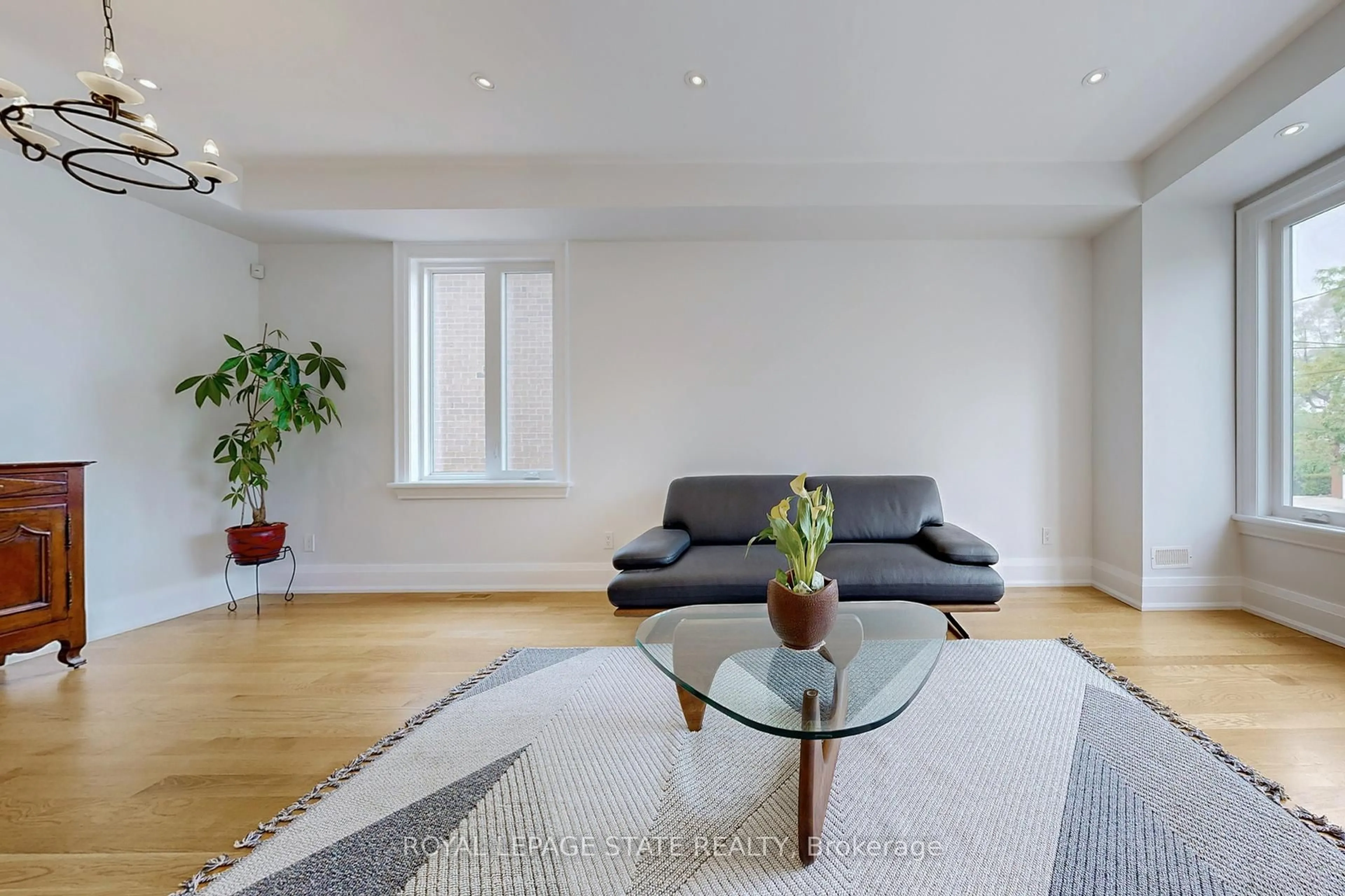 Living room with furniture, unknown for 743 Glencairn Ave, Toronto Ontario M6B 1Z9
