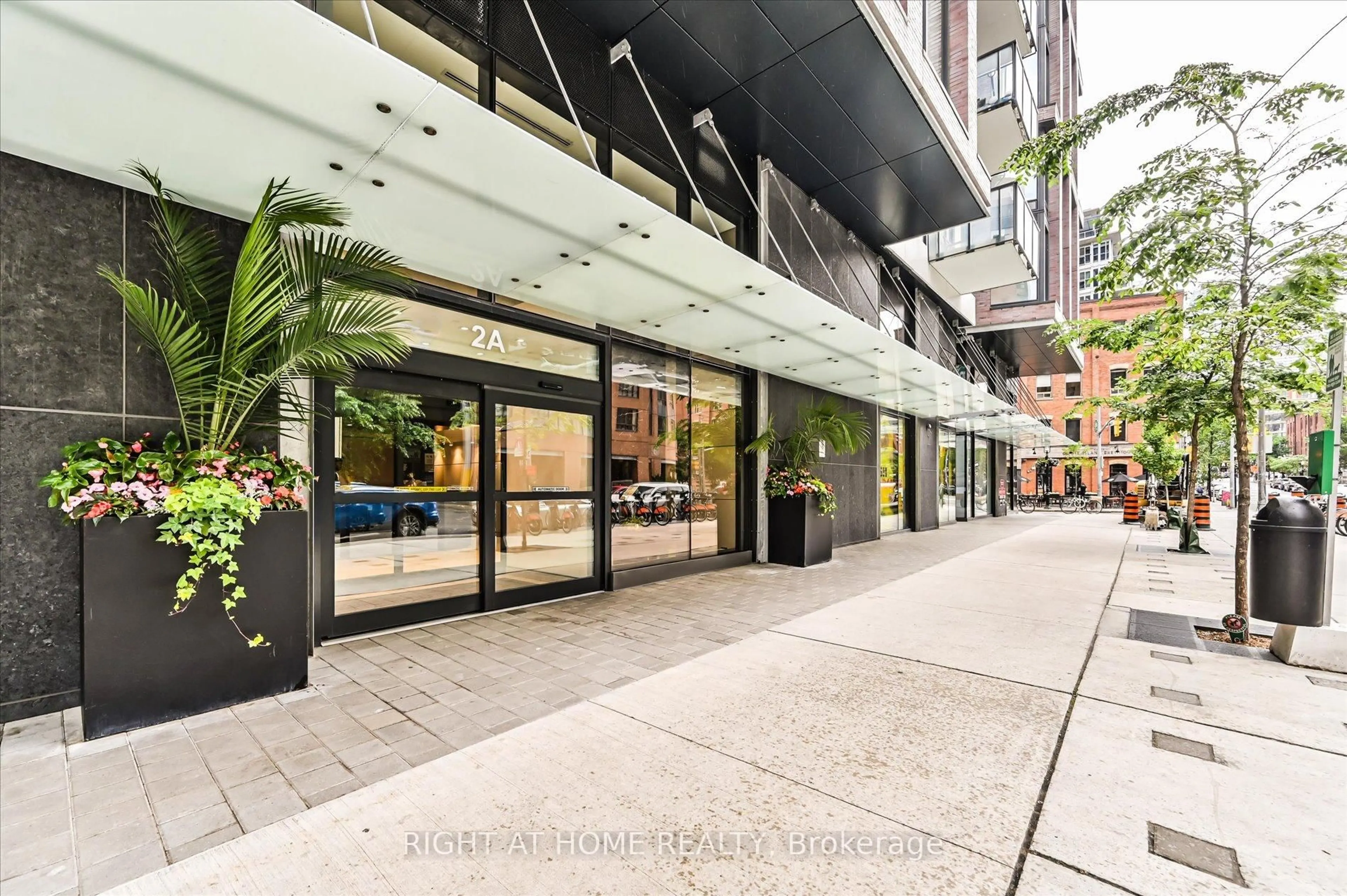 Indoor foyer for 2A Church St #2205, Toronto Ontario M5E 0E1