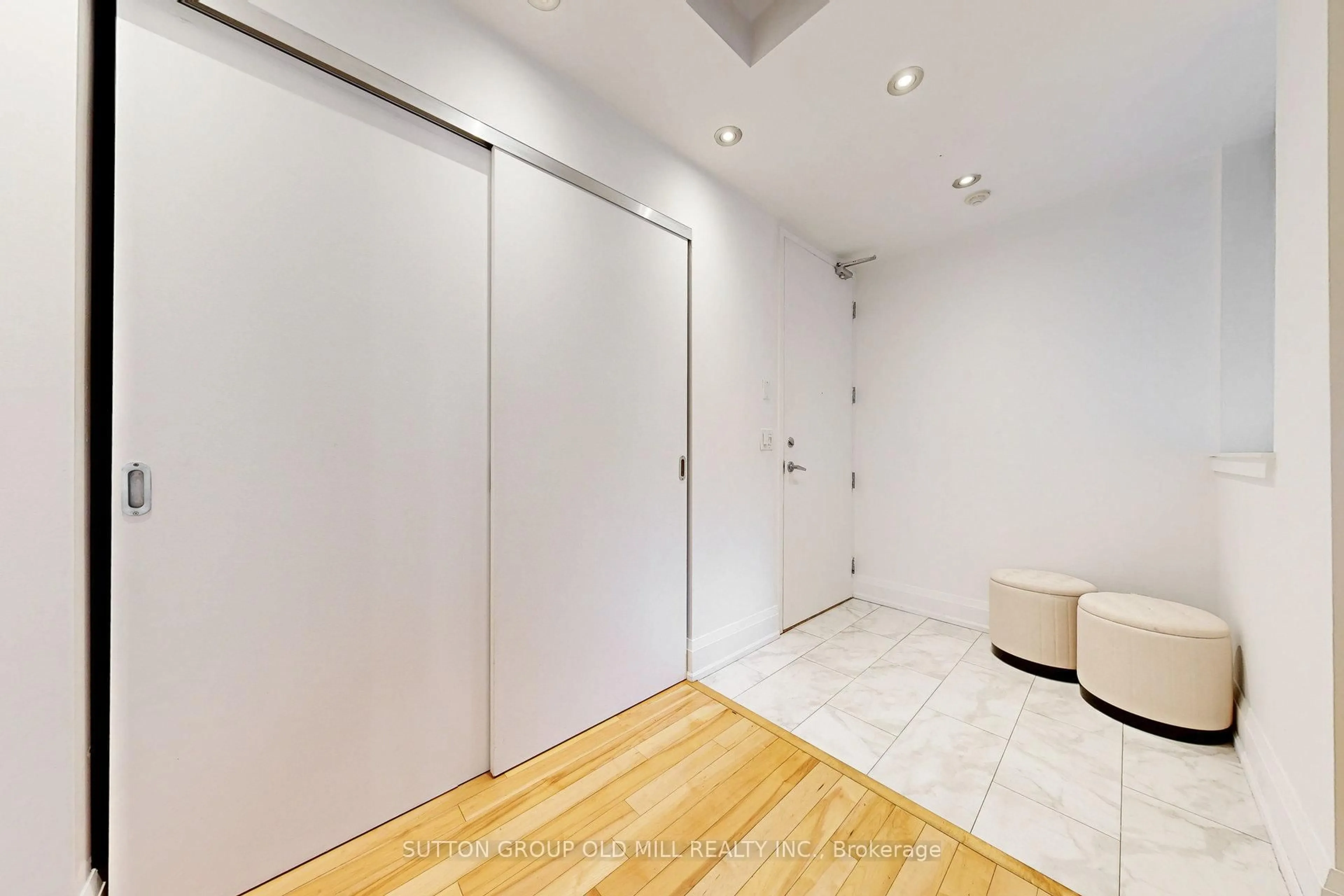 Unknown for 62 Niagara St #320, Toronto Ontario M5V 1C5