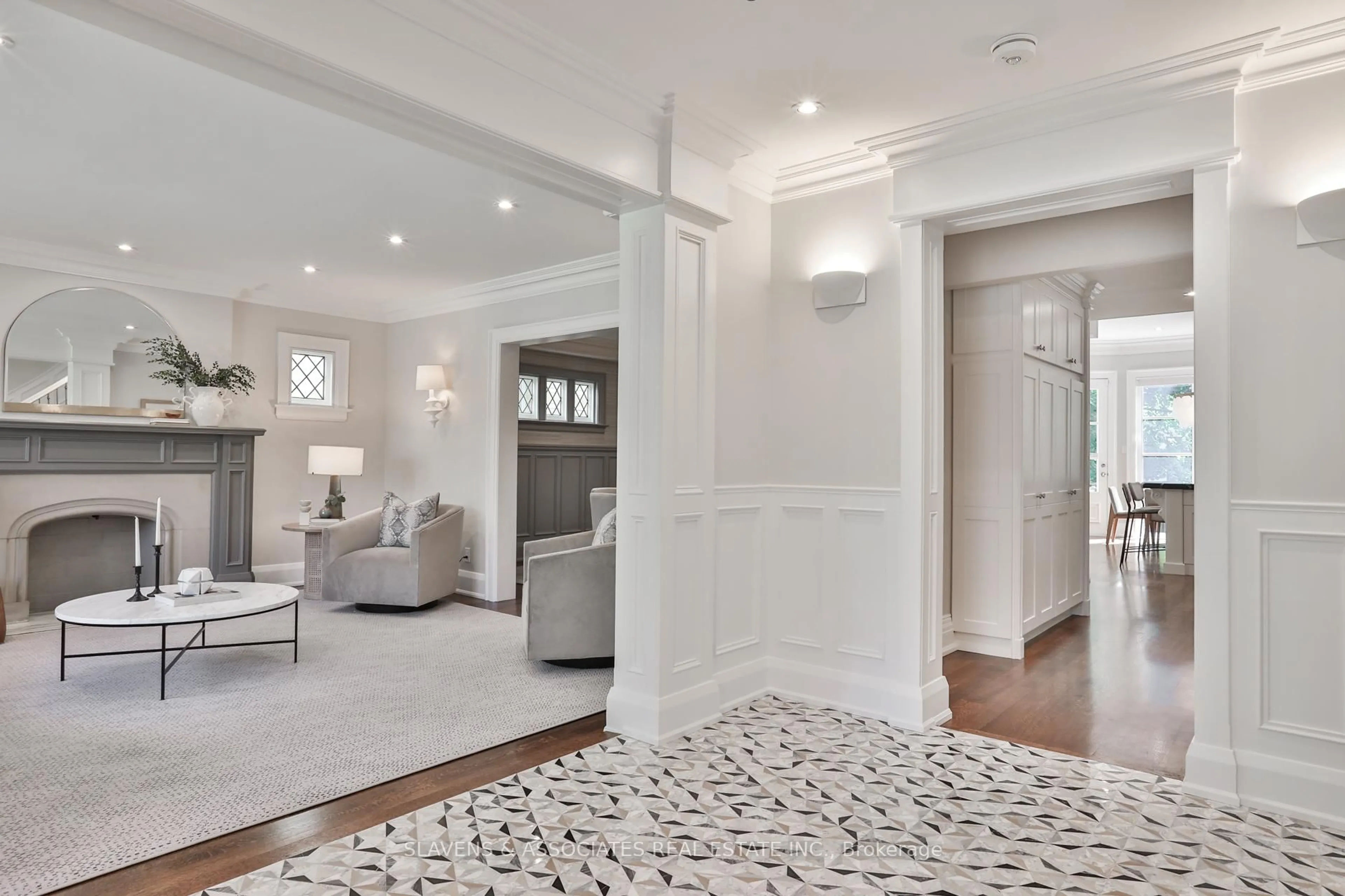 Indoor entryway for 317 Richview Ave, Toronto Ontario M5P 3G4