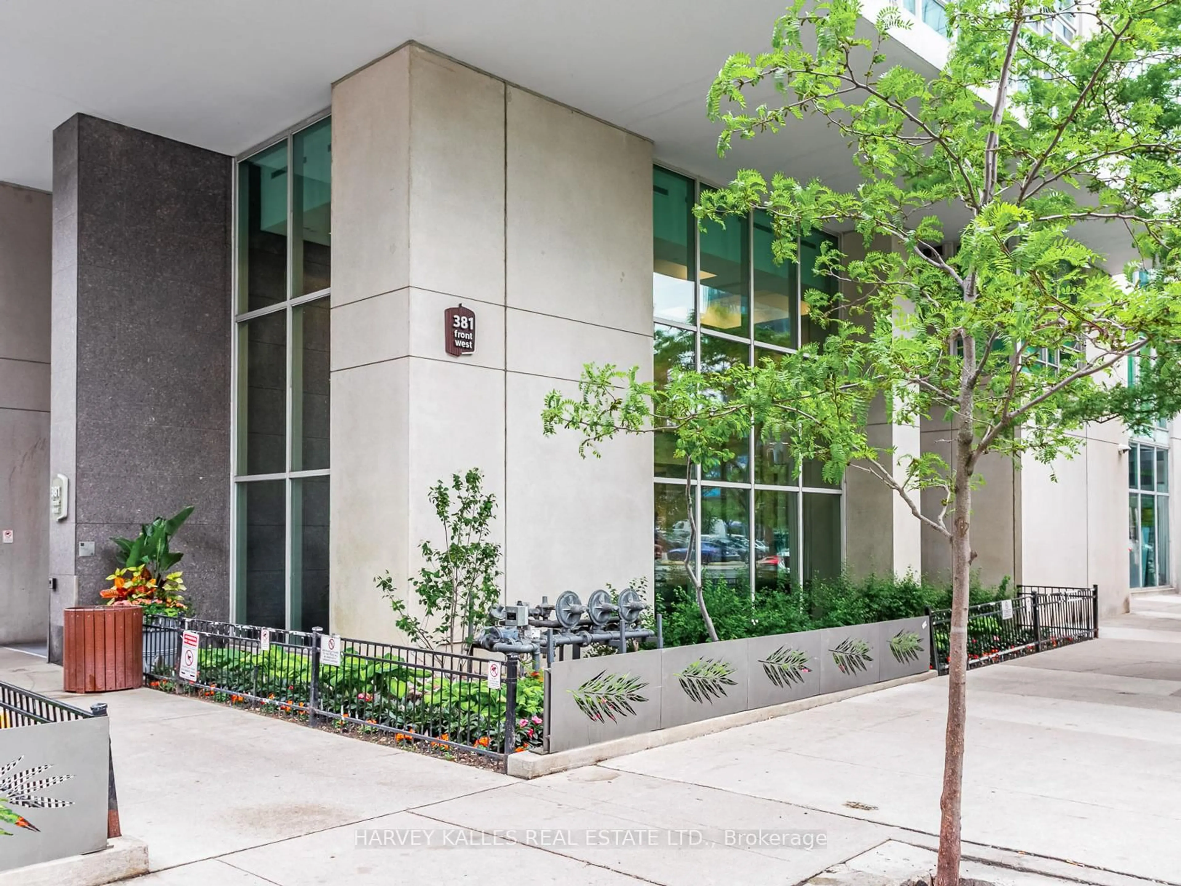 Indoor foyer for 381 Front St #1810, Toronto Ontario M5V 3R8