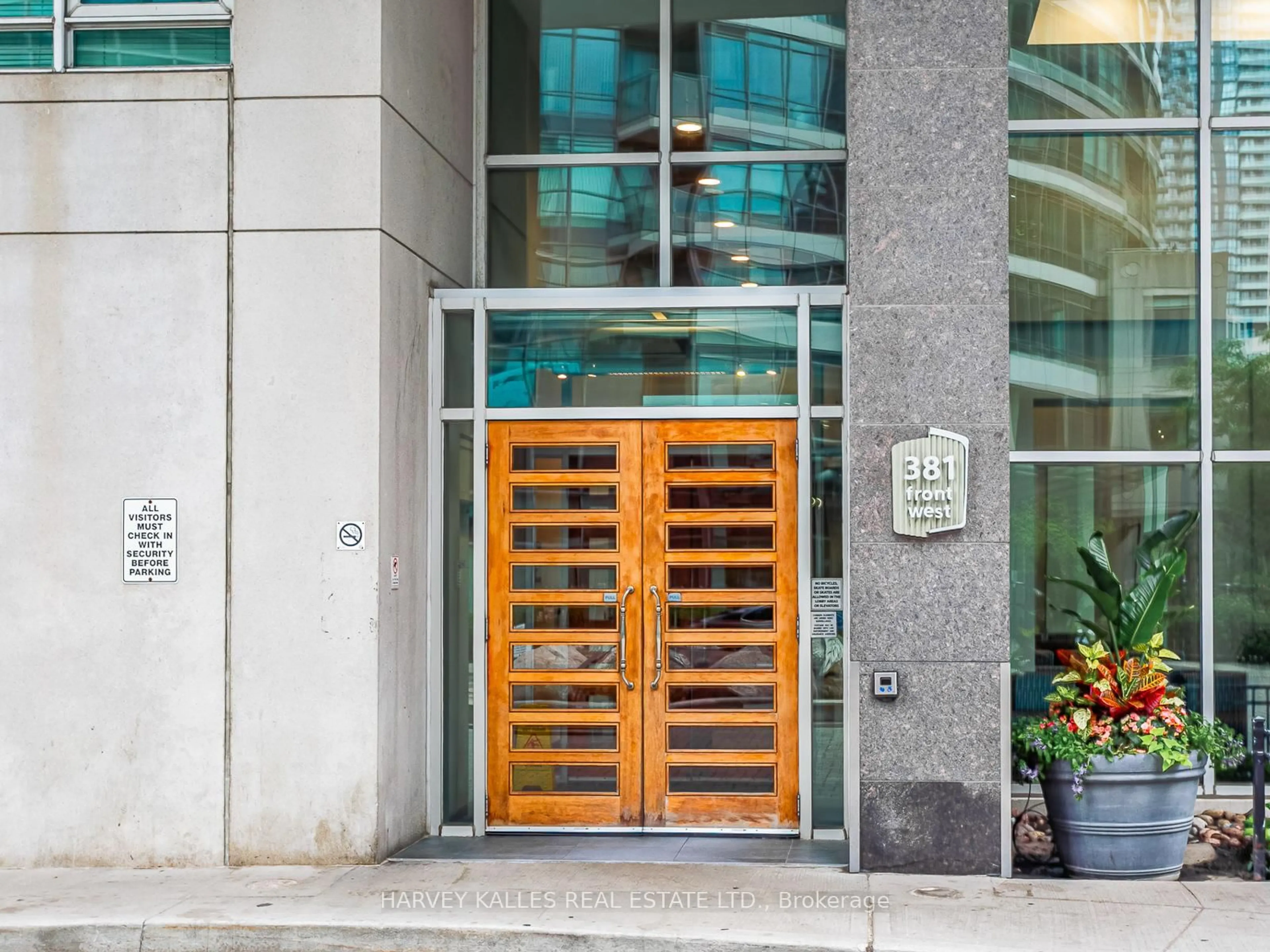 Indoor foyer for 381 Front St #1810, Toronto Ontario M5V 3R8