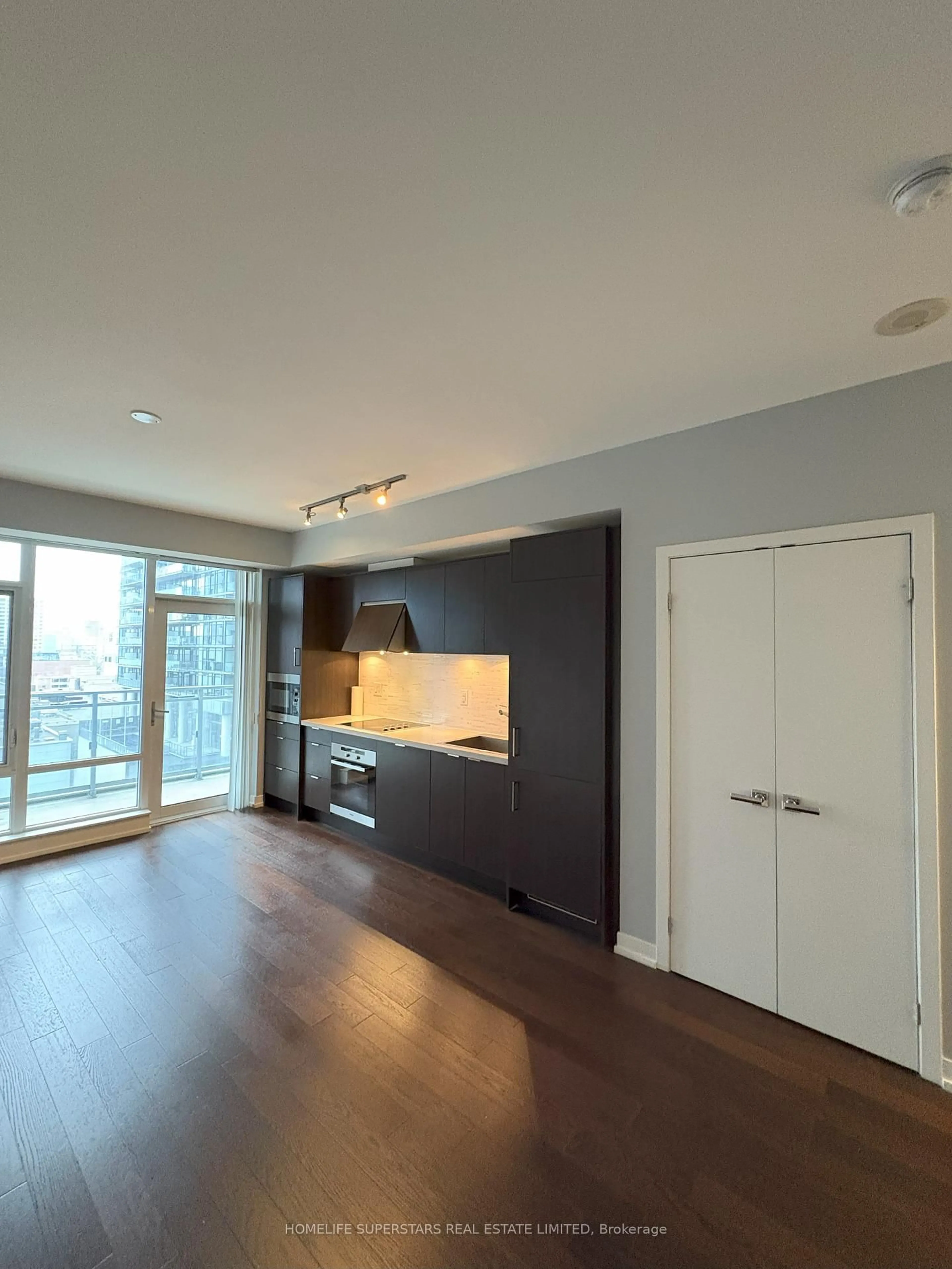 A pic of a room for 21 Widmer St #1103, Toronto Ontario M5V 0B8