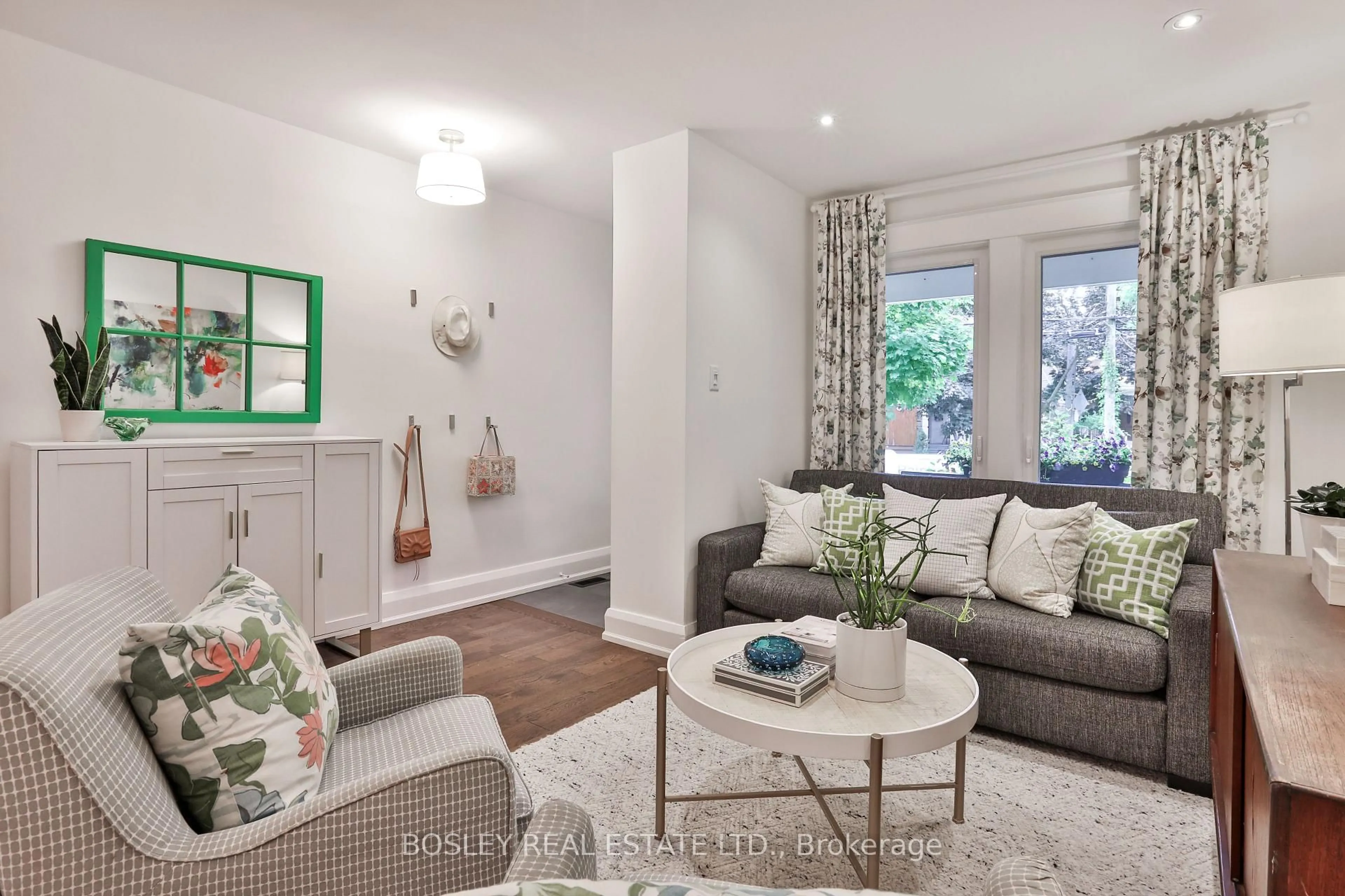 Living room with furniture, unknown for 69 Forman Ave, Toronto Ontario M4S 2R4