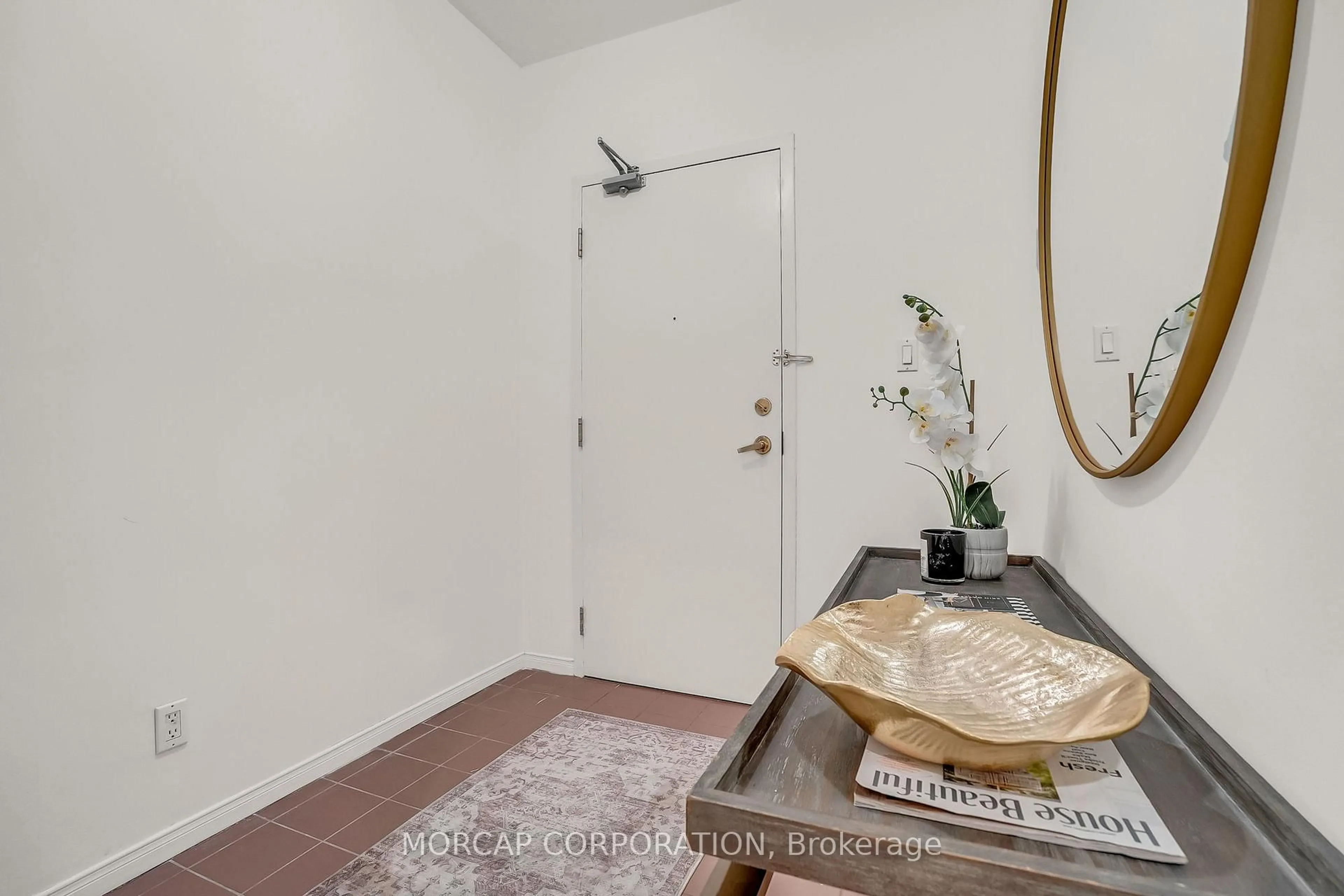 Indoor entryway for 600 Eglinton Ave #109, Toronto Ontario M4P 1P3
