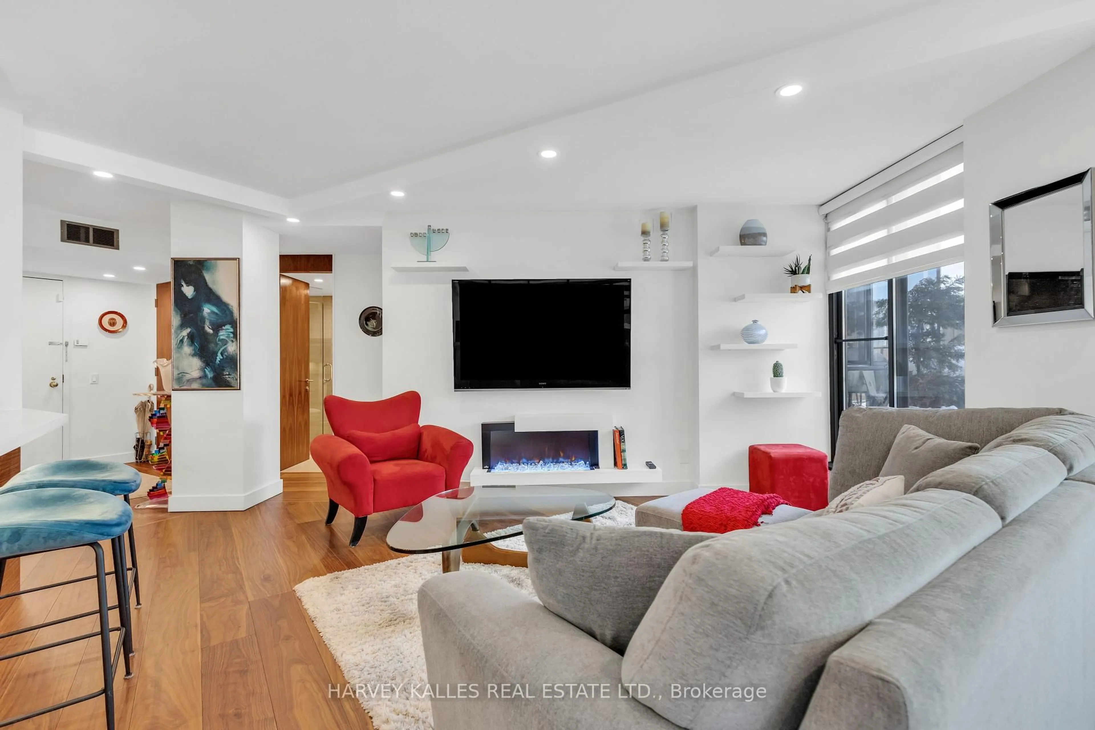 Living room with furniture, unknown for 1331 Bay St #402, Toronto Ontario M5R 2C4