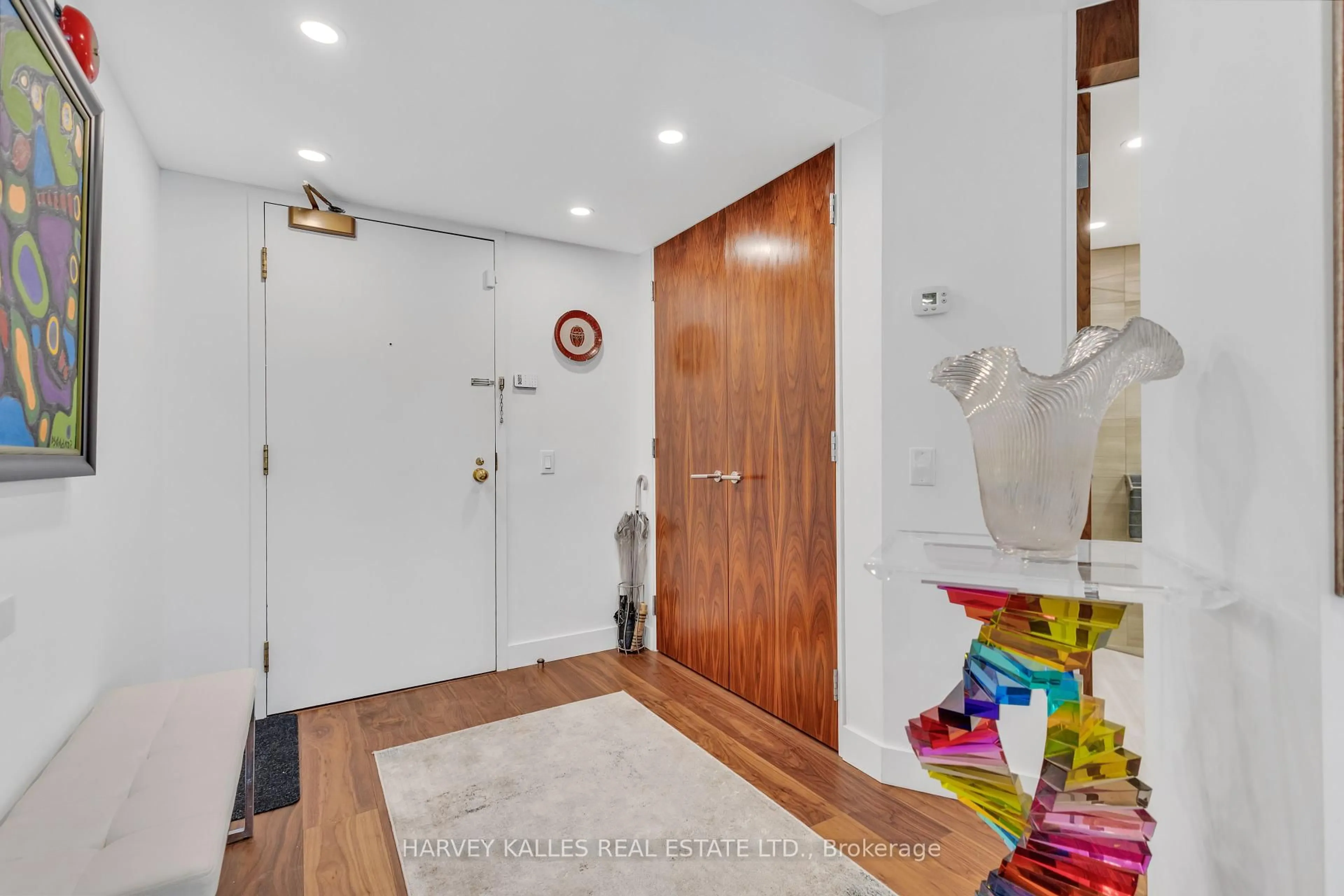 Indoor entryway for 1331 Bay St #402, Toronto Ontario M5R 2C4