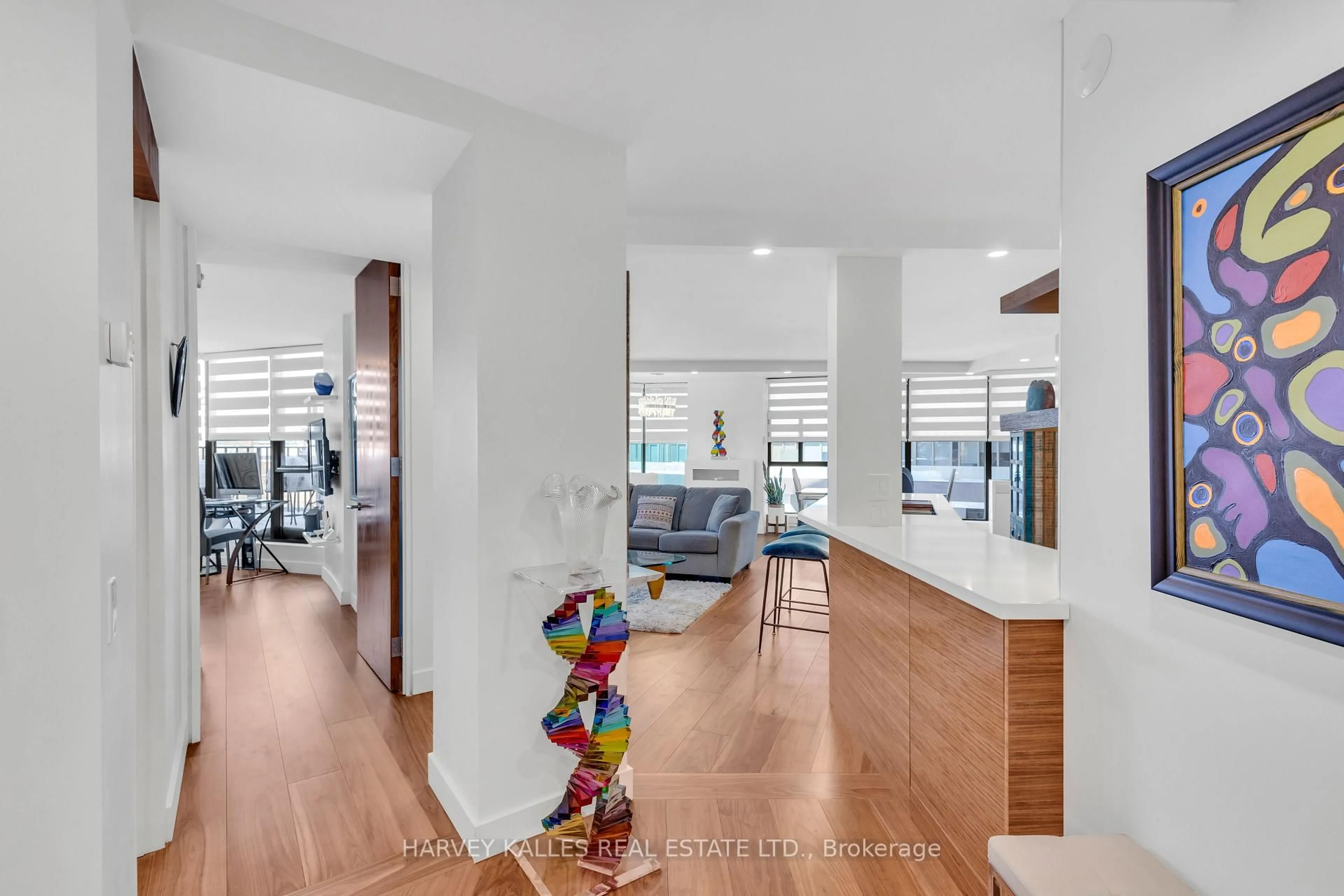 Indoor foyer for 1331 Bay St #402, Toronto Ontario M5R 2C4