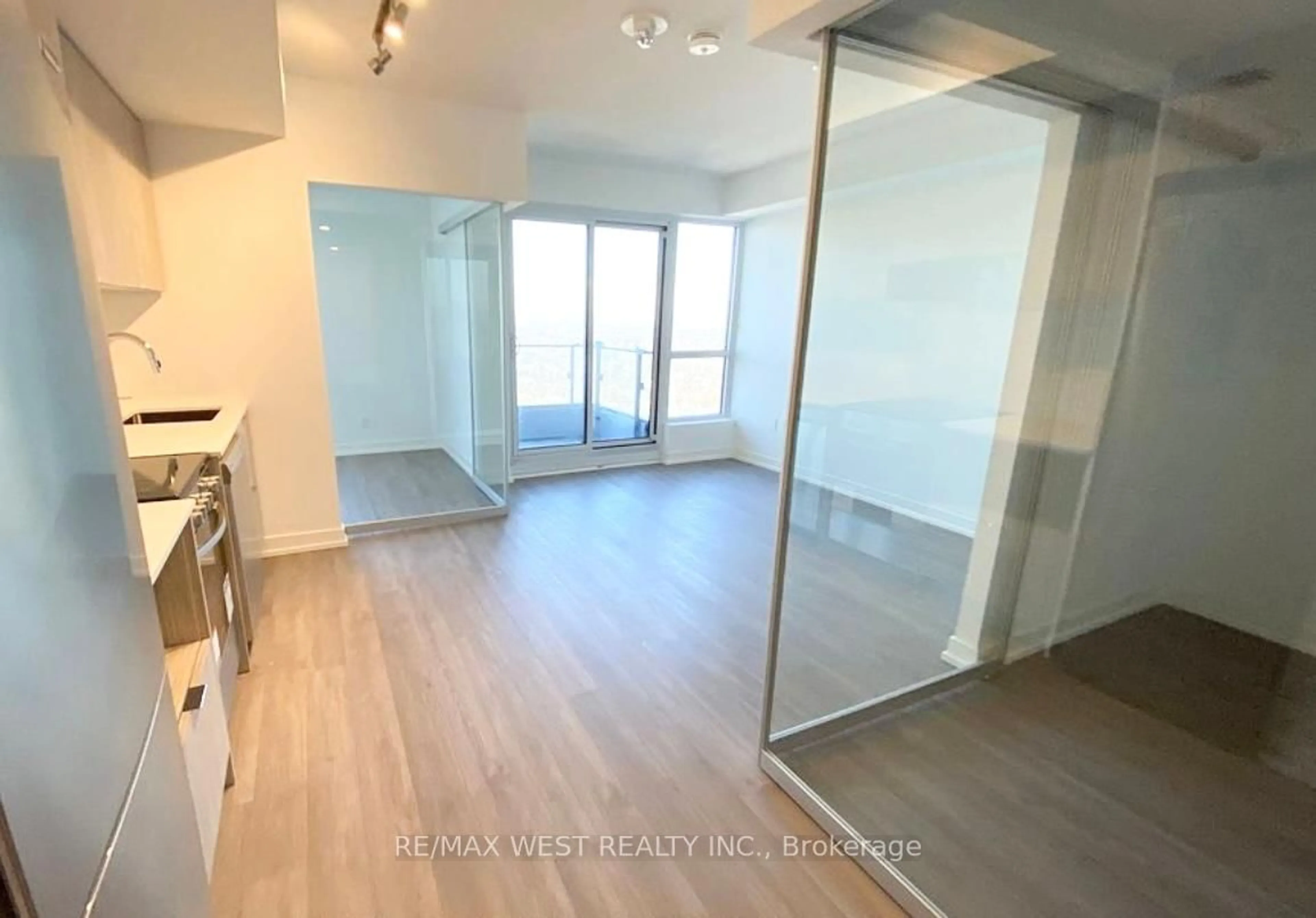 A pic of a room for 395 Bloor St #4905, Toronto Ontario M4W 1H7