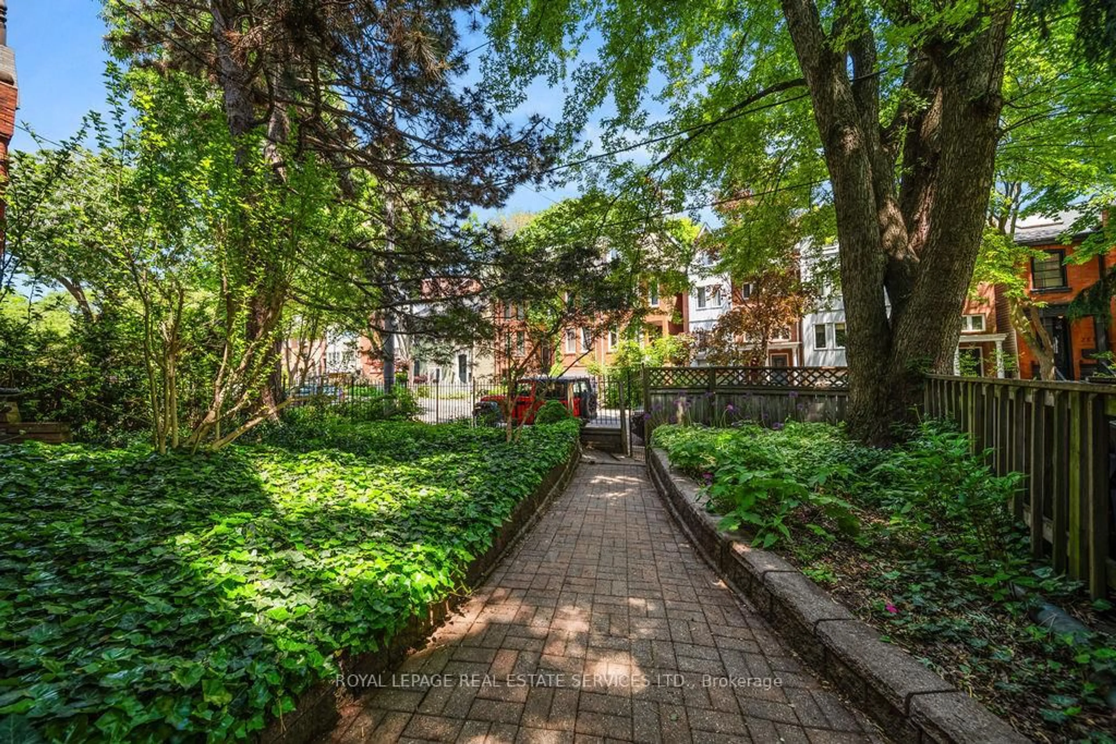 Patio, street for 206 Berkeley St, Toronto Ontario M5A 2X4