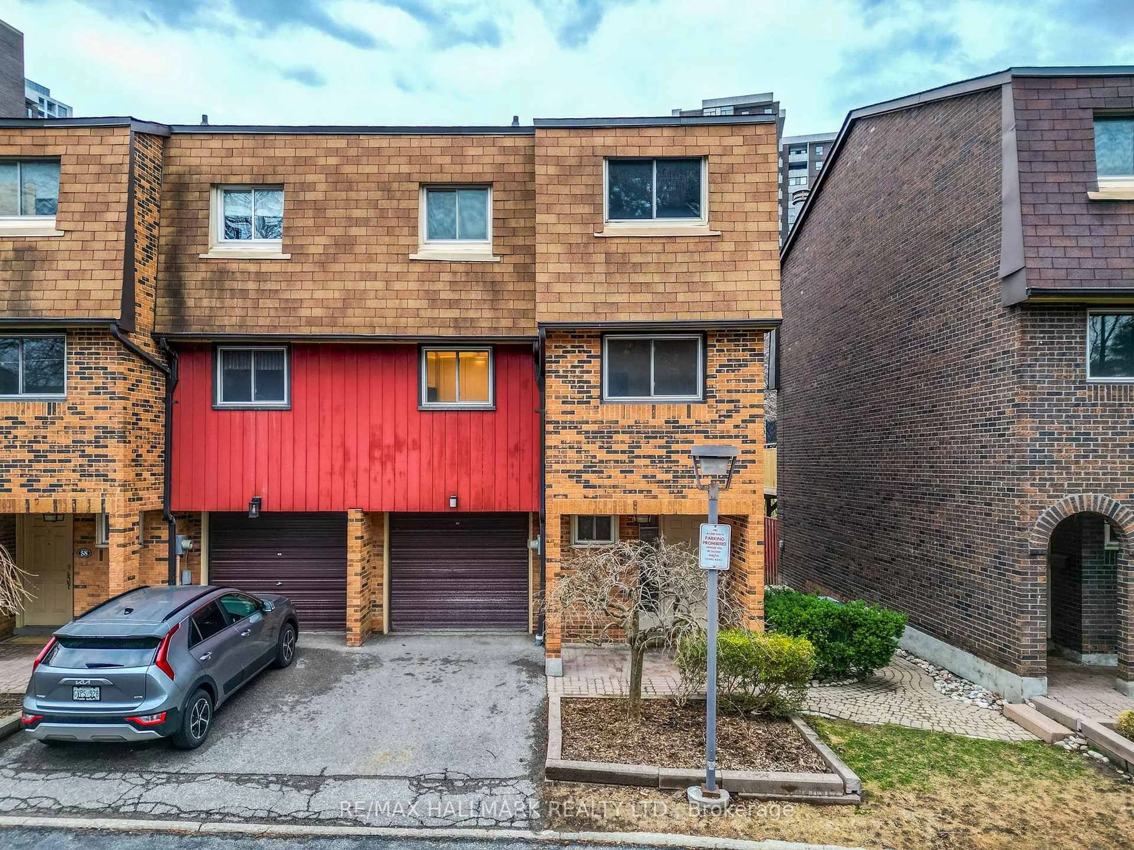 A pic from outside/outdoor area/front of a property/back of a property/a pic from drone, street for 60 Bards Walkway, Toronto Ontario M2J 4T9