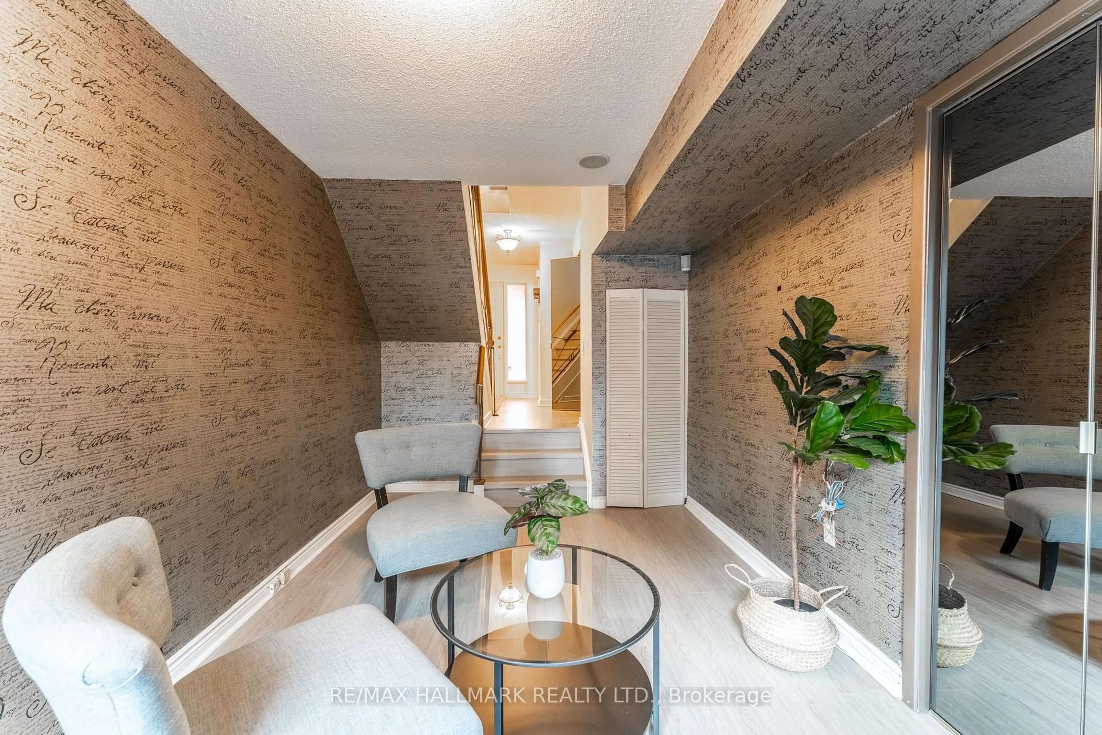 Indoor foyer for 60 Bards Walkway, Toronto Ontario M2J 4T9