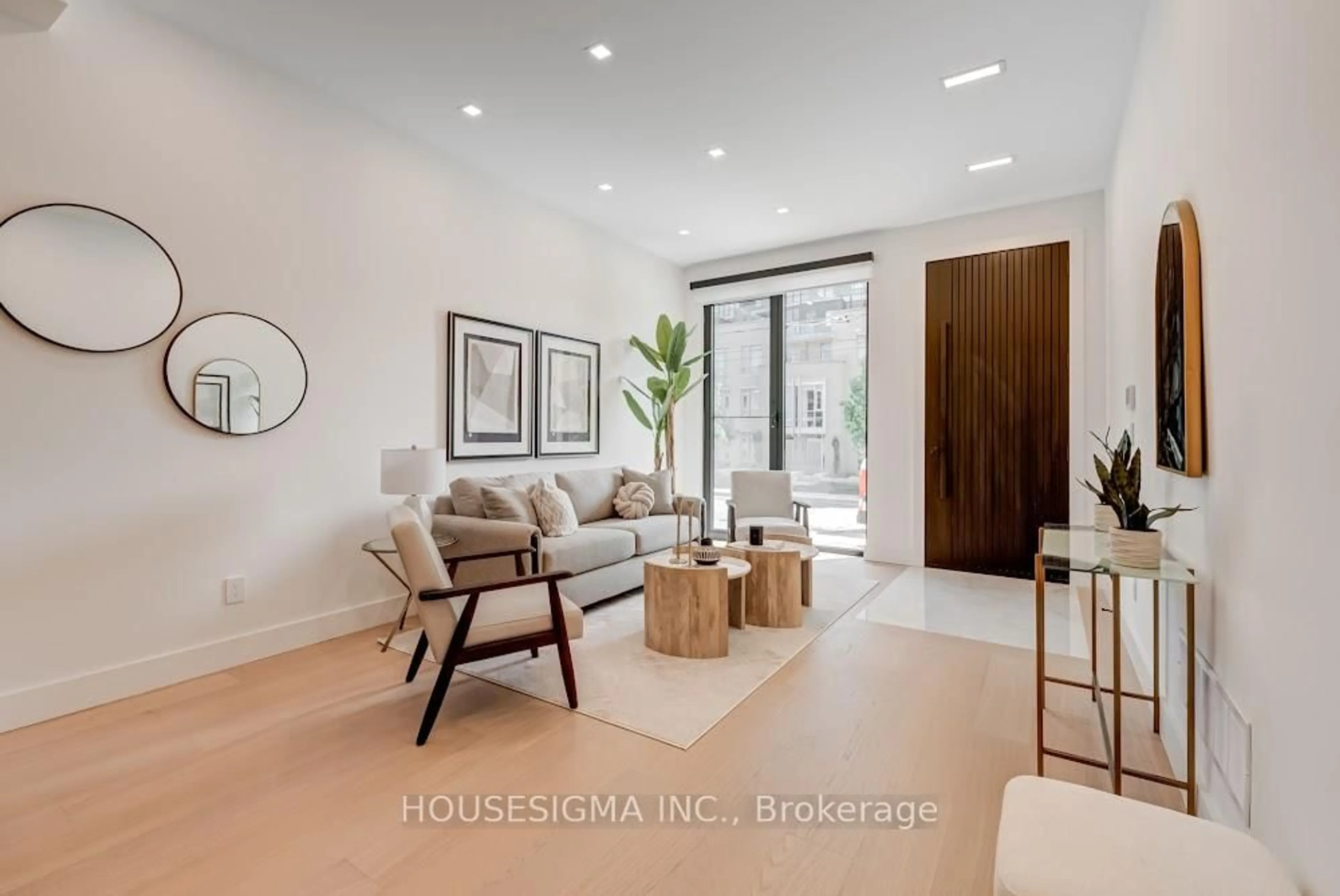 Indoor entryway for 188 Duplex Ave, Toronto Ontario M5P 2A9