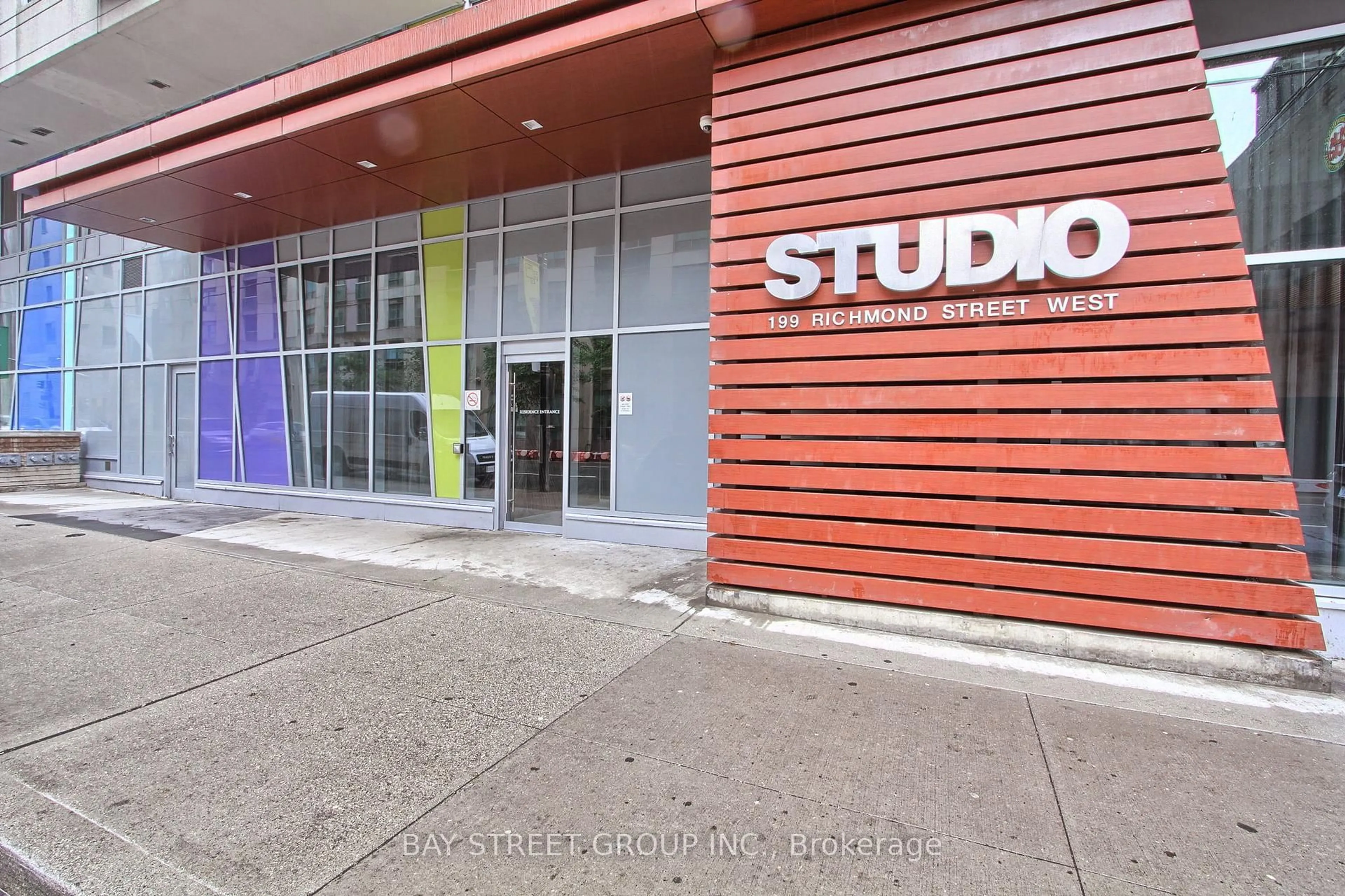 Indoor foyer for 199 Richmond St #517, Toronto Ontario M5V 0H4
