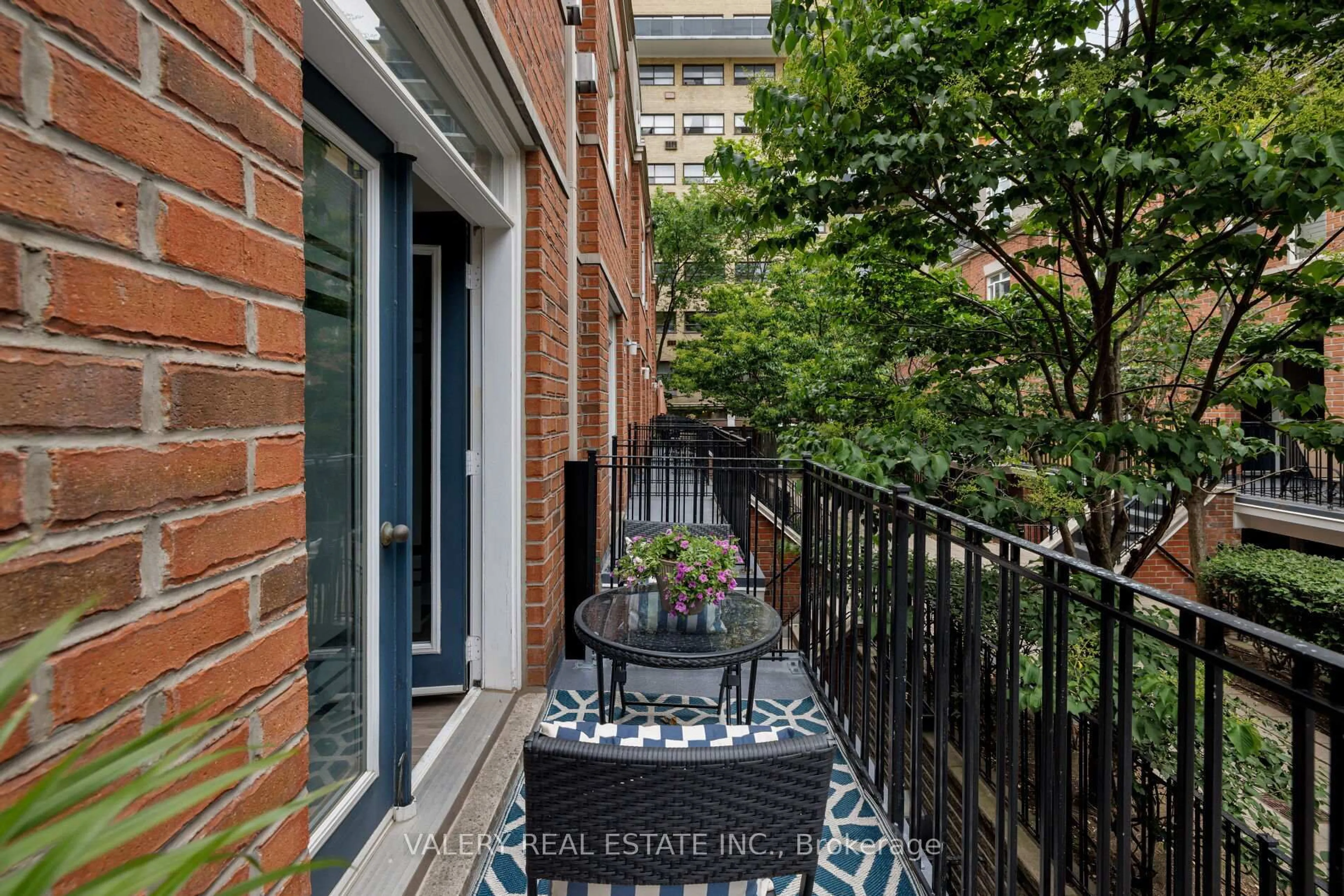 Patio, street for 415 Jarvis St #226, Toronto Ontario M4Y 3C1