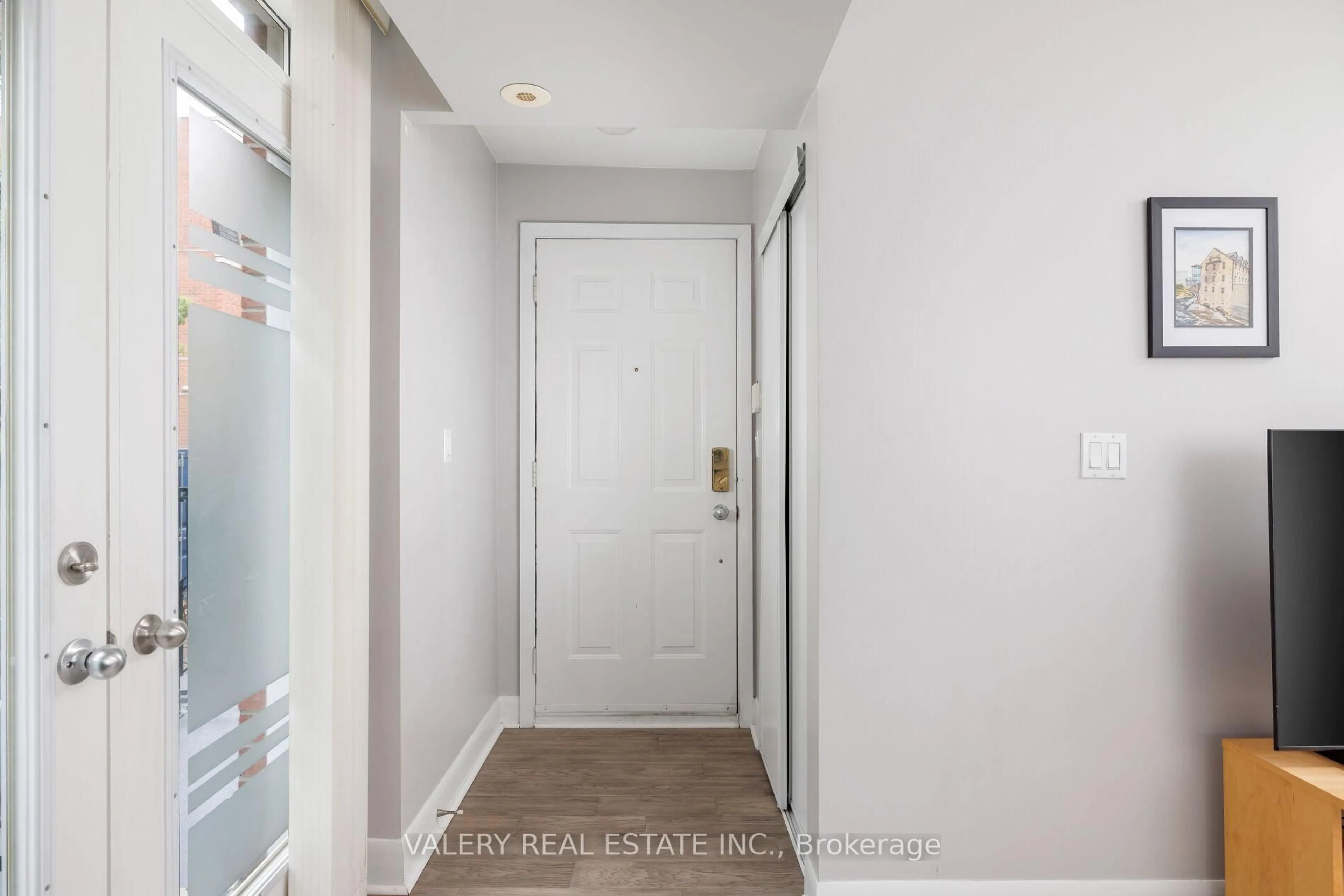 Indoor entryway for 415 Jarvis St #226, Toronto Ontario M4Y 3C1