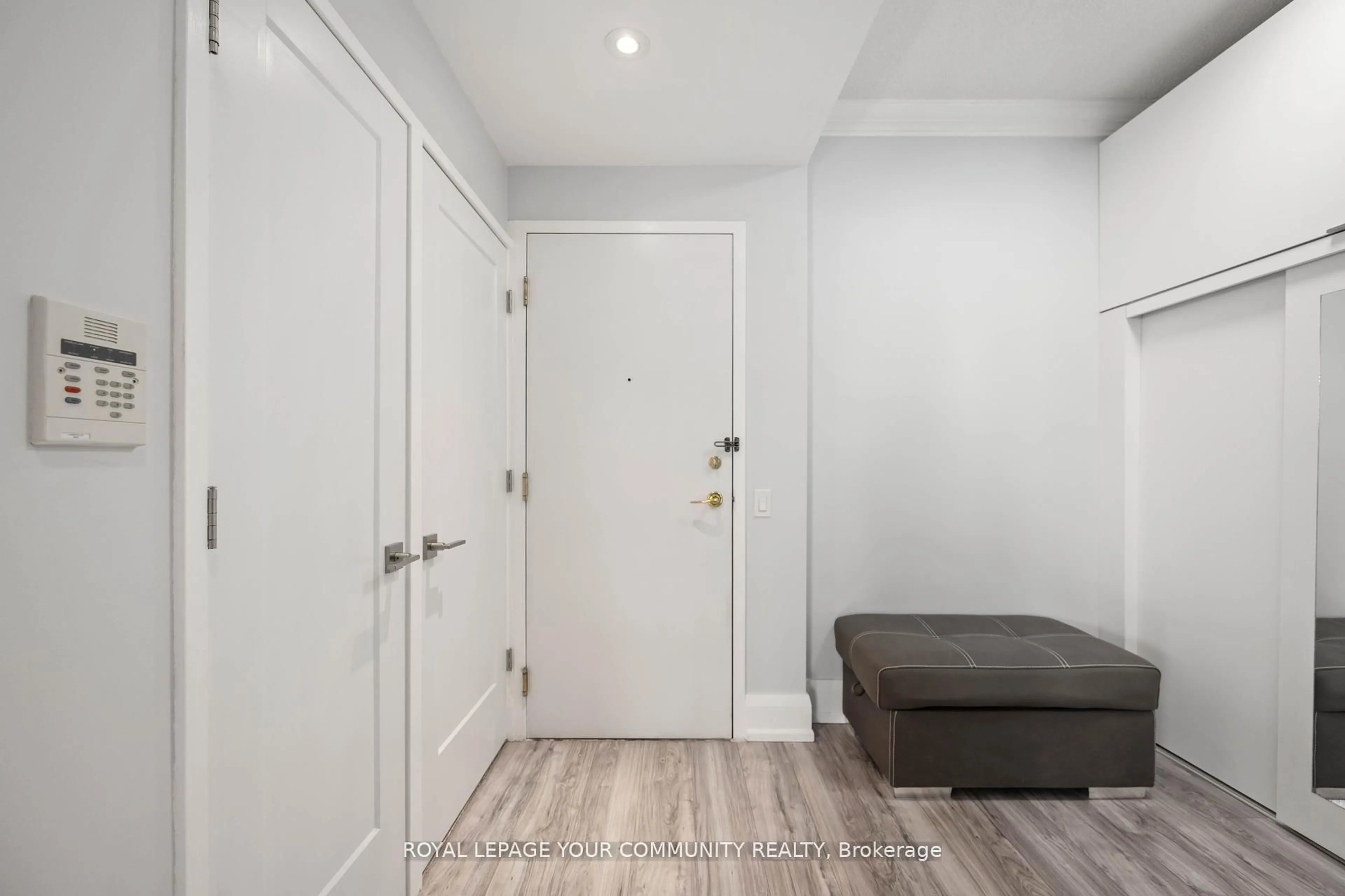Indoor entryway for 5 Northtown Way #2213, Toronto Ontario M2N 7A1