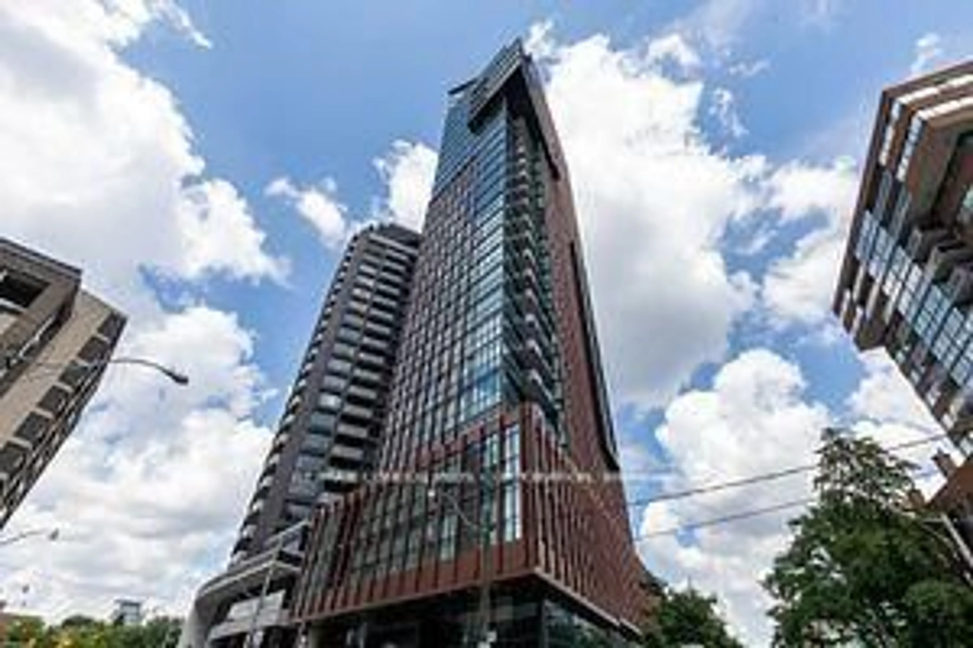 Indoor foyer for 32 Davenport Rd #306, Toronto Ontario M5R 0B5