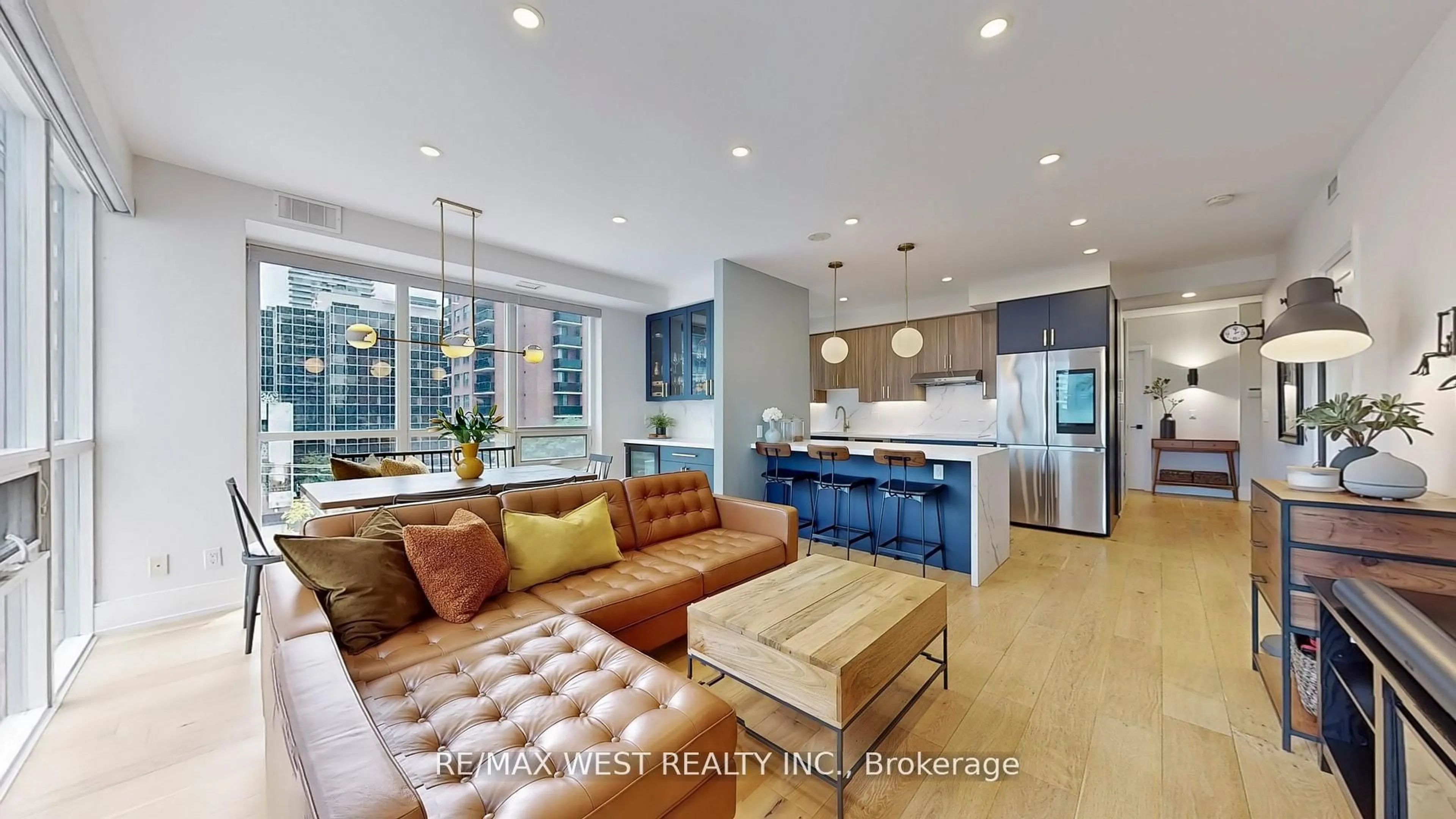 Open concept kitchen, ceramic/tile floor for 70 Roehampton Ave #314, Toronto Ontario M4P 1R2