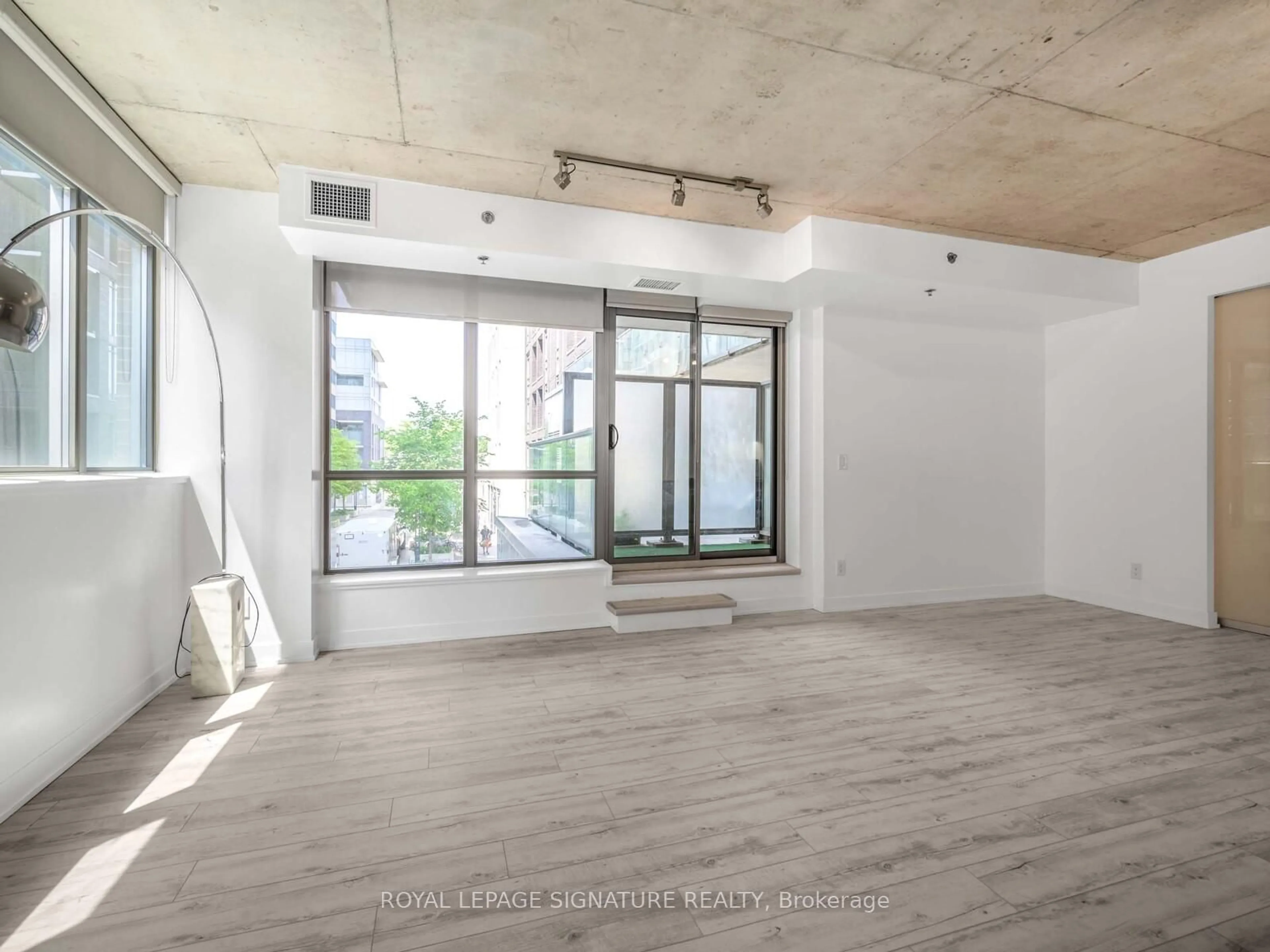 Unknown for 8 Gladstone Ave #213, Toronto Ontario M6J 3K6