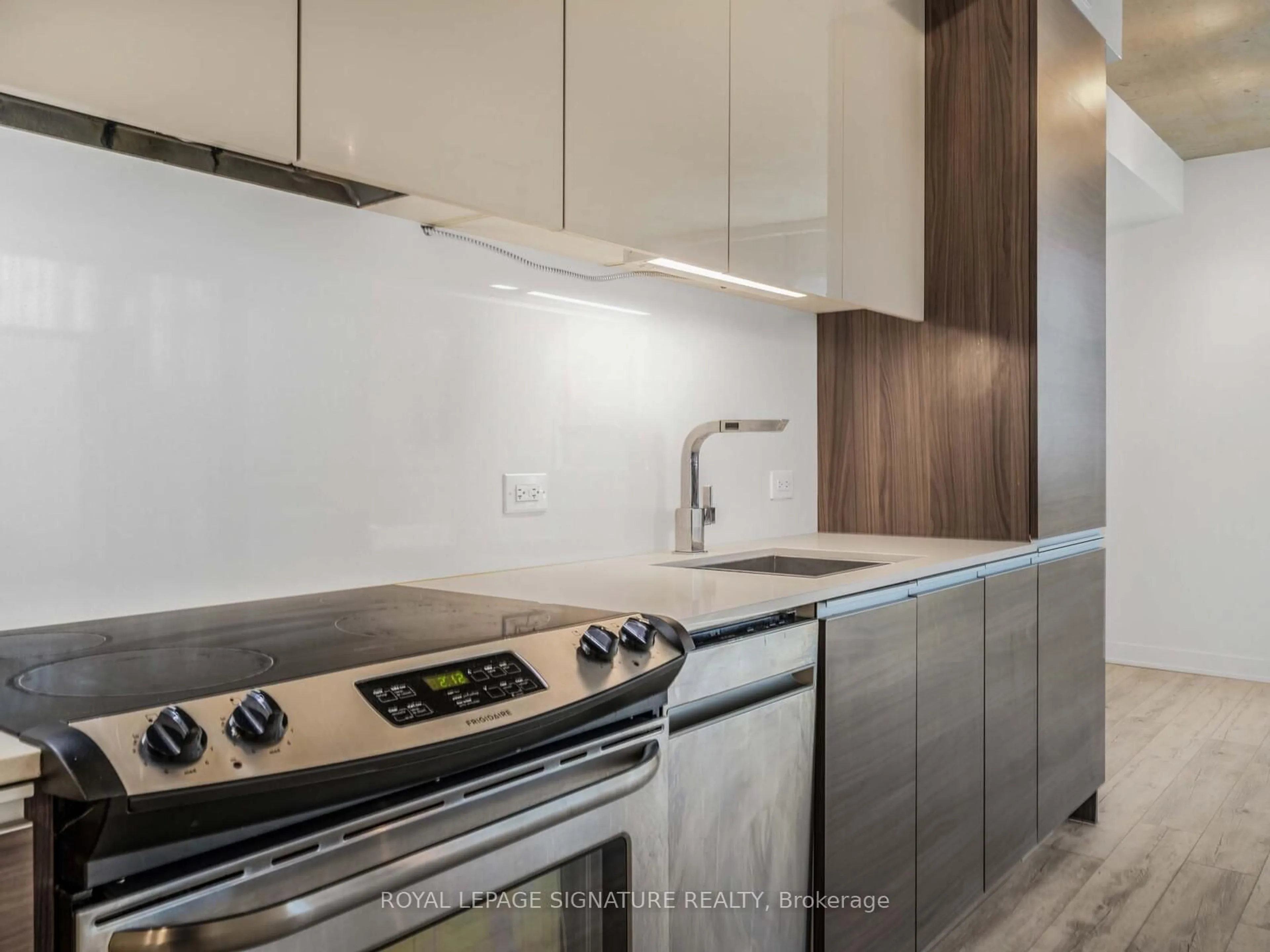 Standard kitchen, unknown for 8 Gladstone Ave #213, Toronto Ontario M6J 3K6
