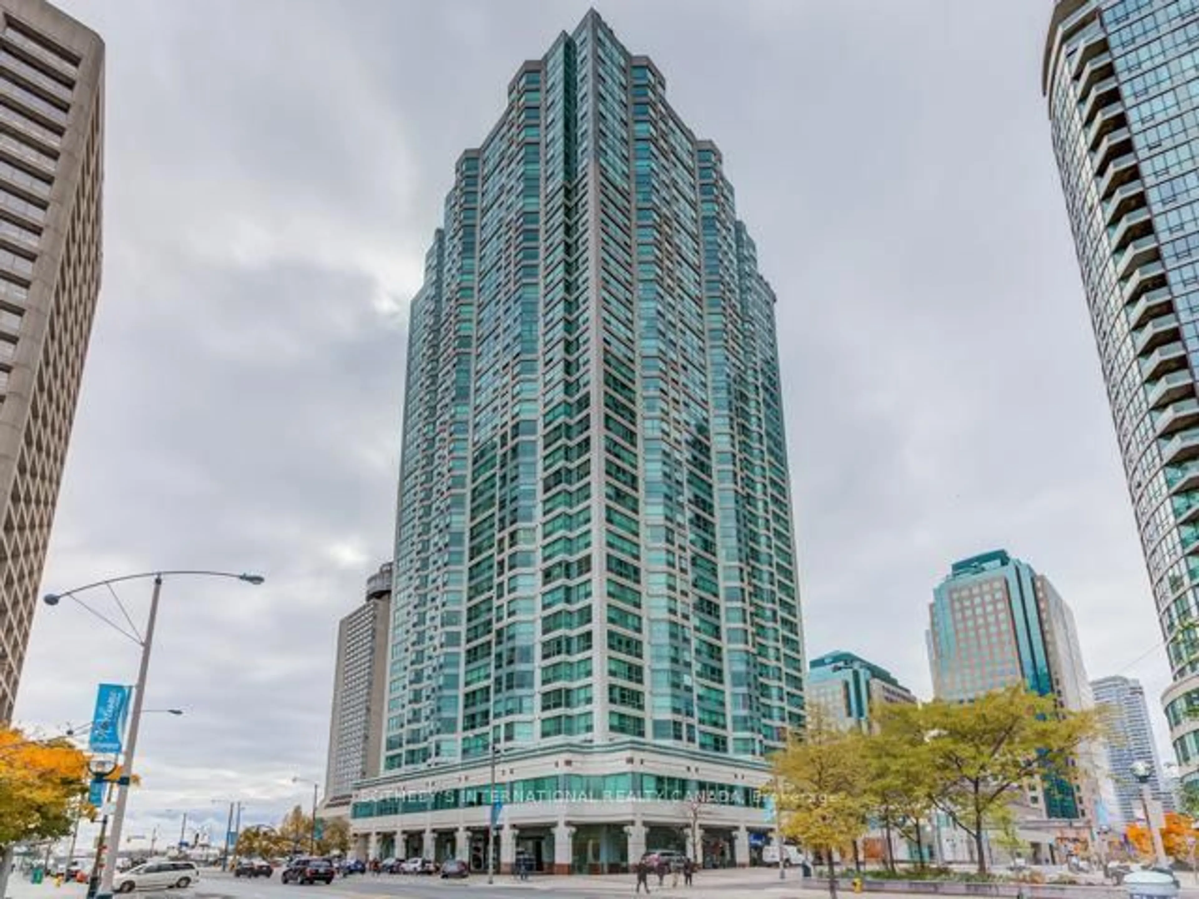Indoor foyer for 10 Yonge St #2608, Toronto Ontario M5E 1R4