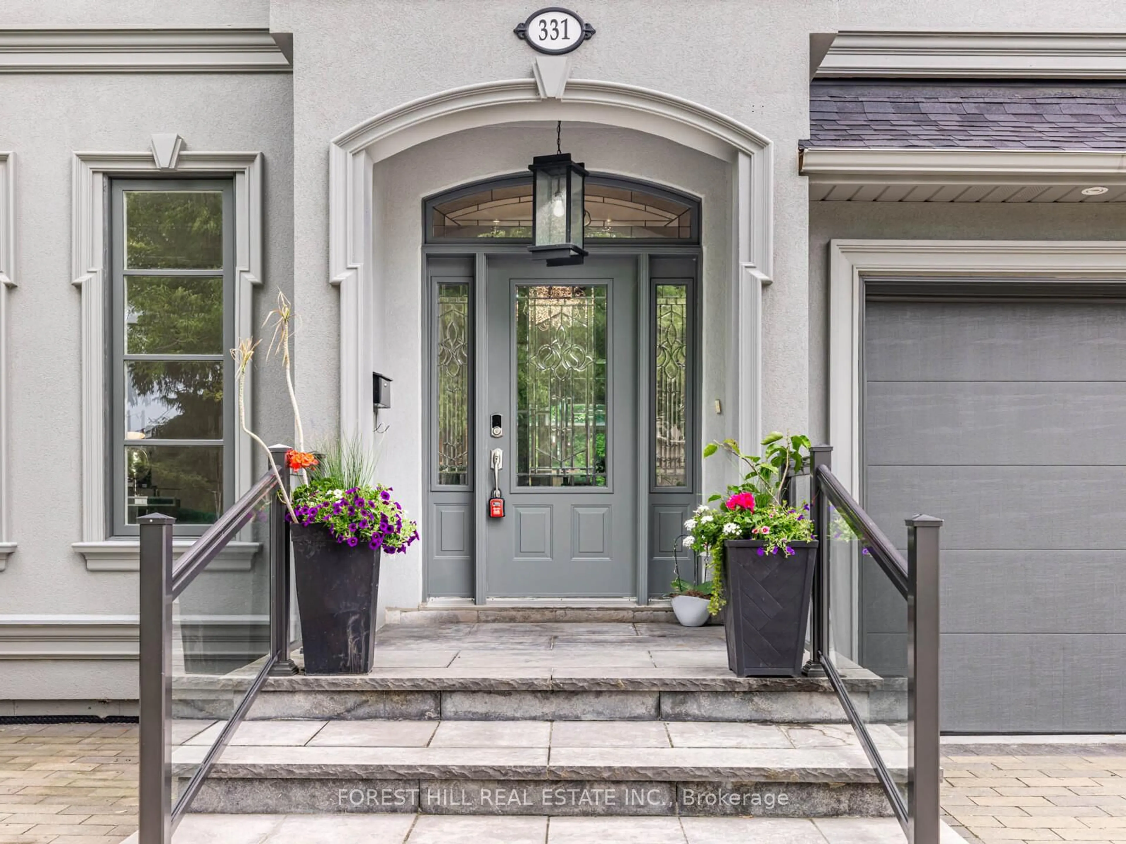 Indoor entryway for 331 Connaught Ave, Toronto Ontario M2R 2M1