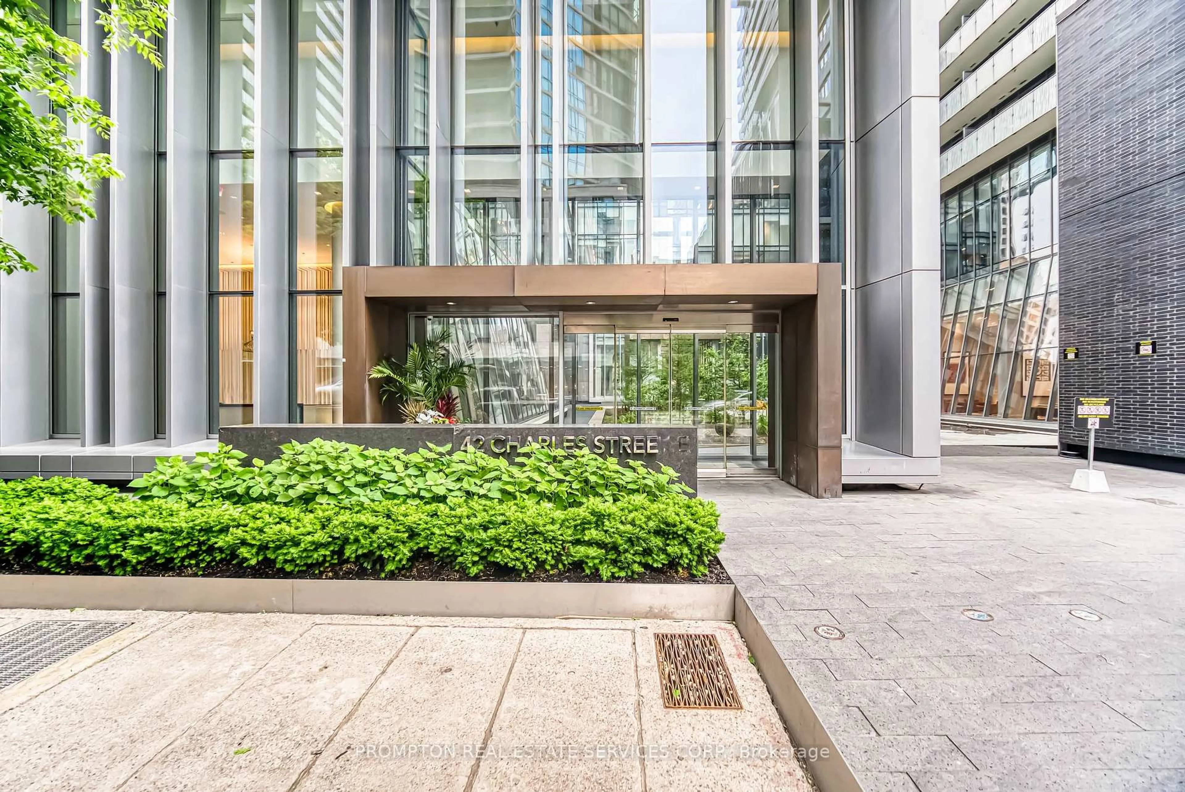 Indoor foyer for 42 Charles St #2105, Toronto Ontario M4Y 1T4