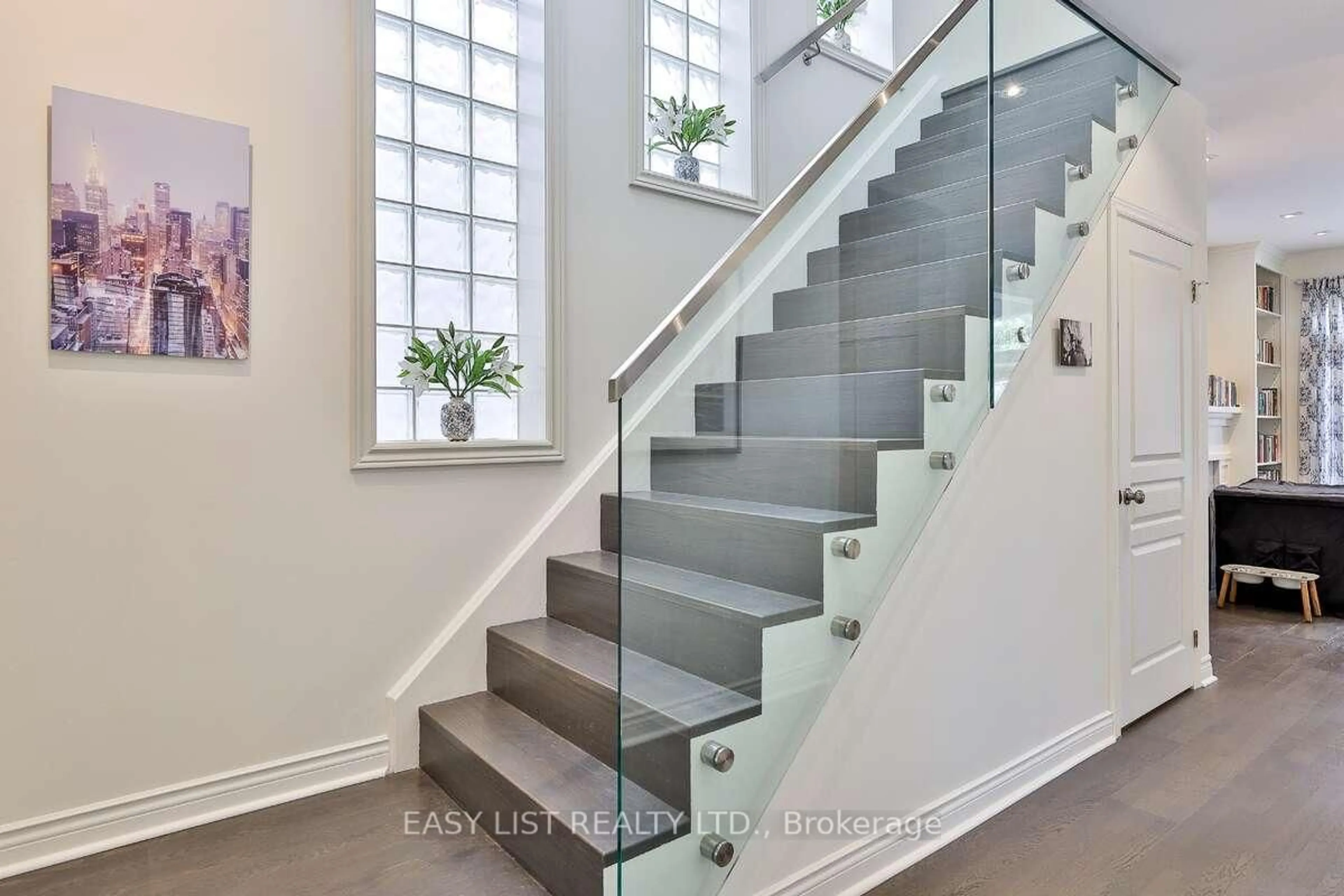 Stairs for 8 Weetwood St, Toronto Ontario M5M 4C8