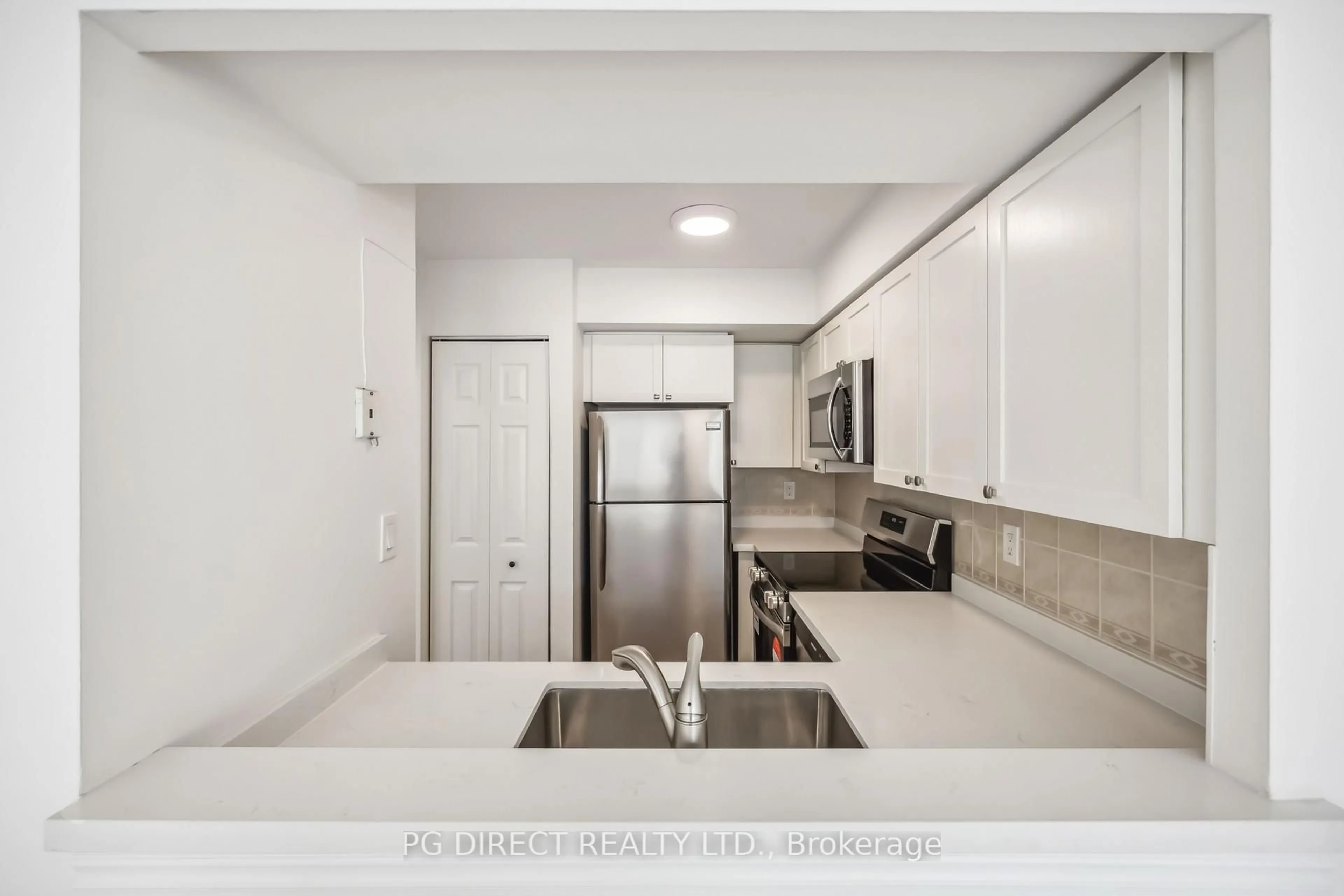 Standard kitchen, unknown for 99 Hayden St #309, Toronto Ontario M4Y 3B4