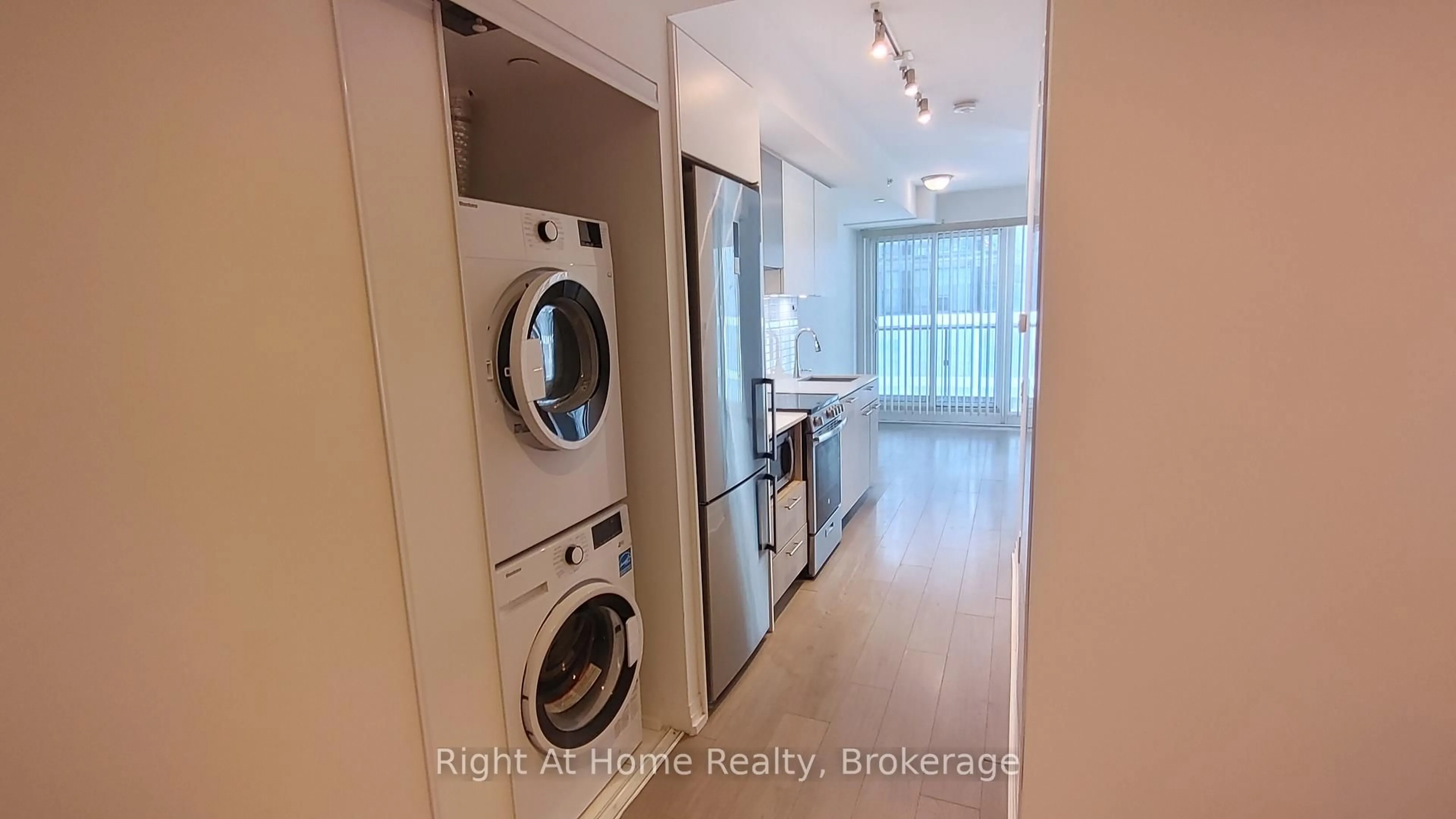Laundry room for 251 Jarvis St #1818, Toronto Ontario M5B 0C3