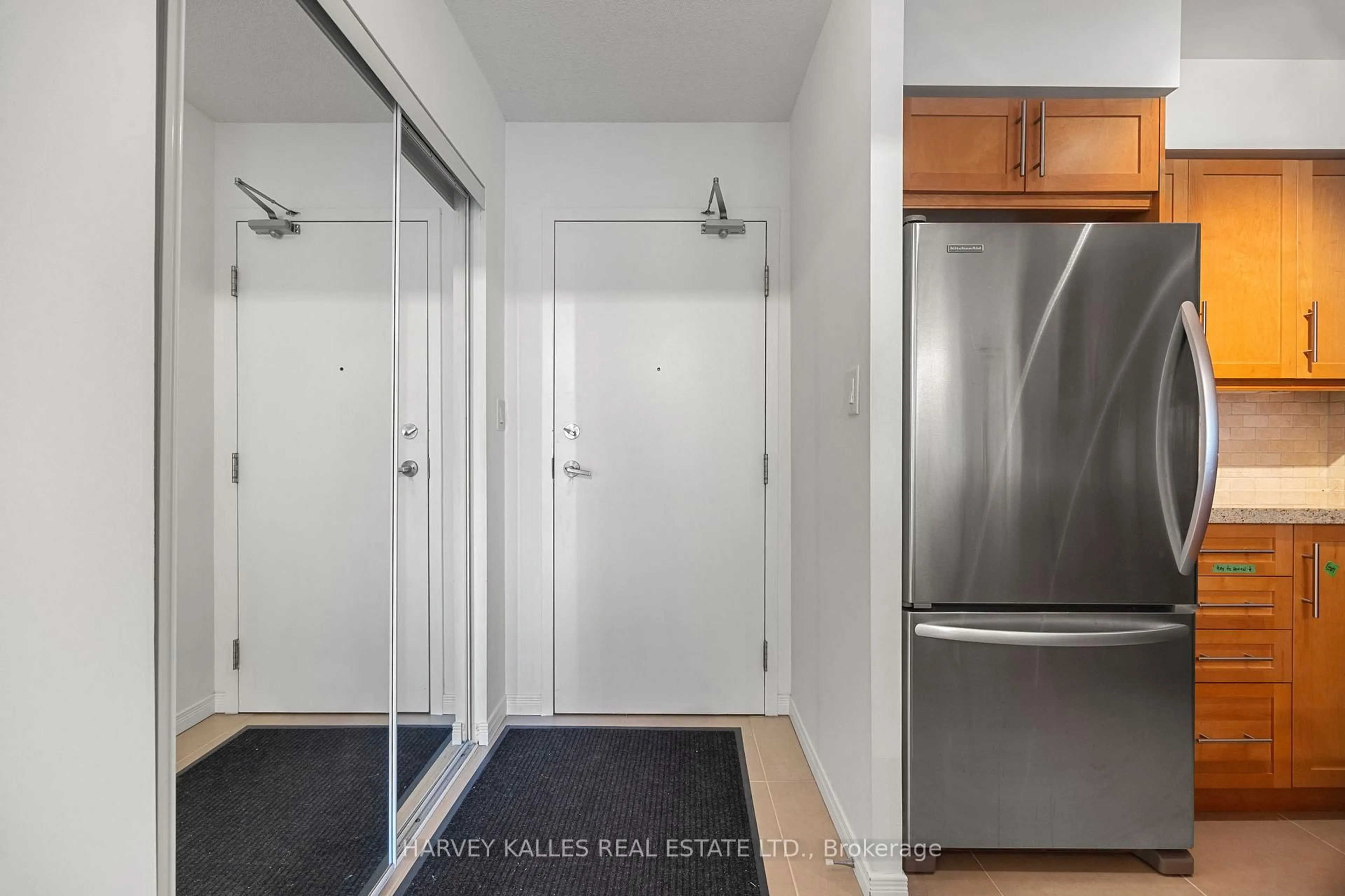 Indoor entryway for 260 Merton St #601, Toronto Ontario M4S 3G2