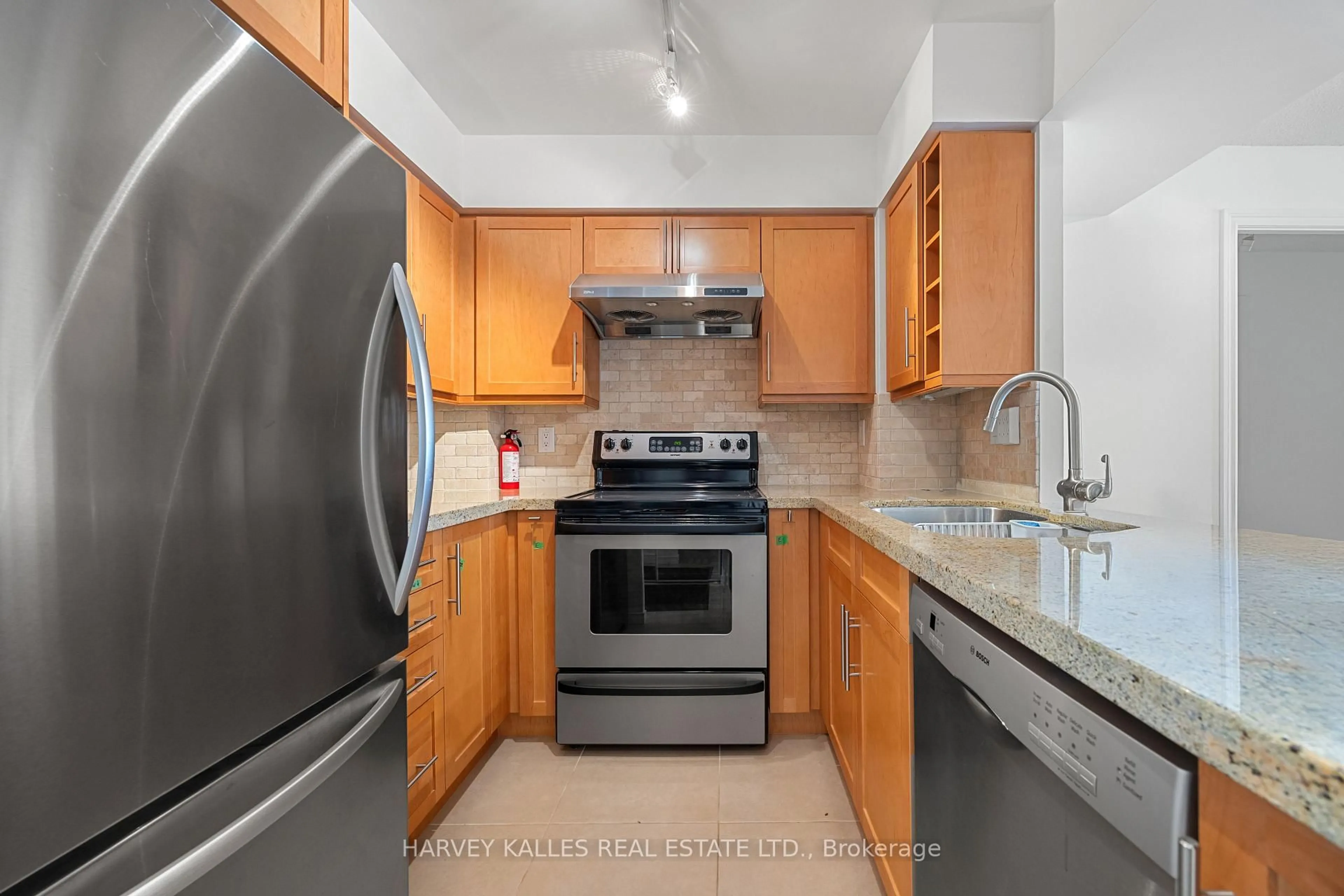 Standard kitchen, unknown for 260 Merton St #601, Toronto Ontario M4S 3G2