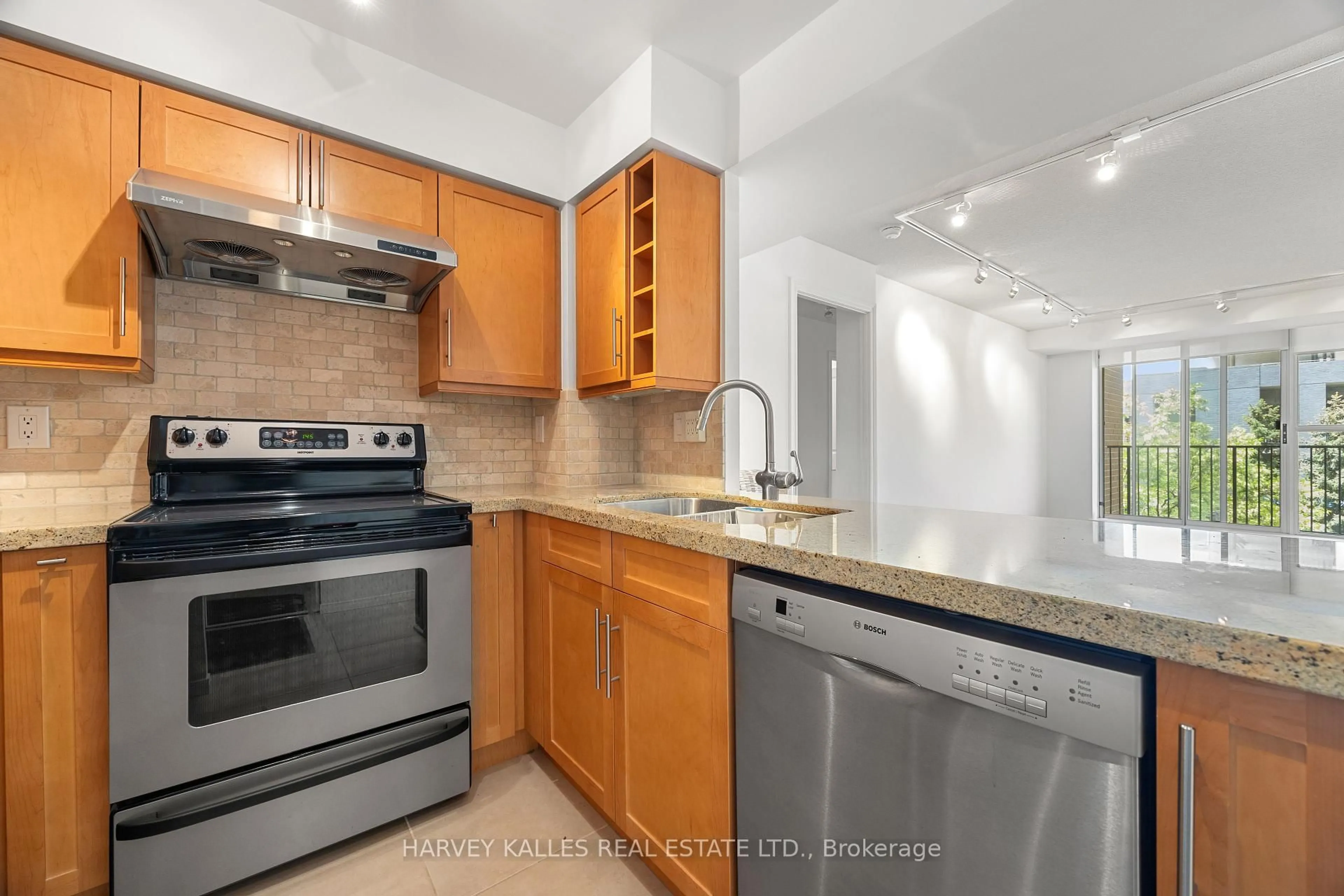 Standard kitchen, ceramic/tile floor for 260 Merton St #601, Toronto Ontario M4S 3G2