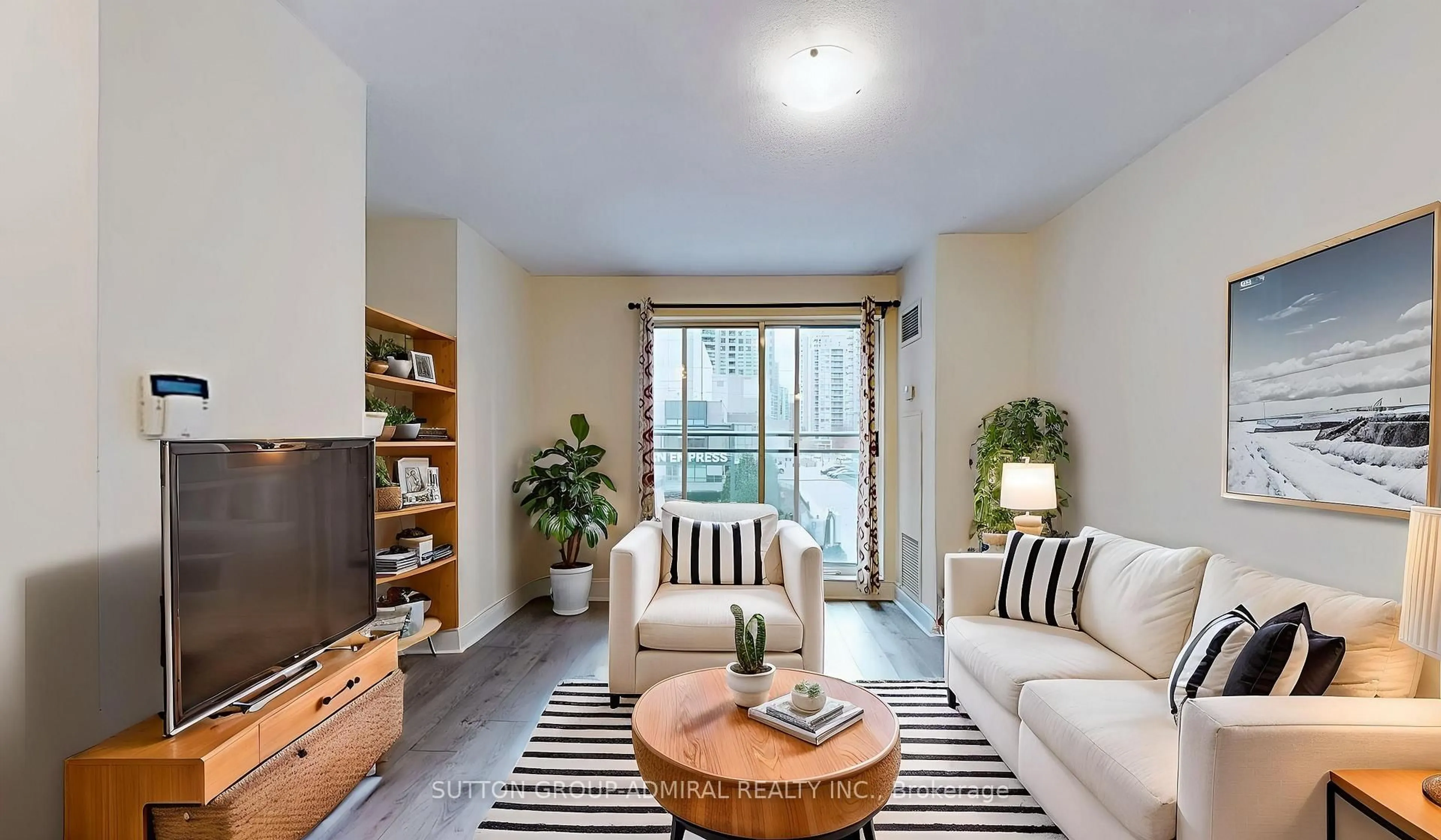 Living room with furniture, unknown for 21 Hillcrest Ave #313, Toronto Ontario M2N 7K2