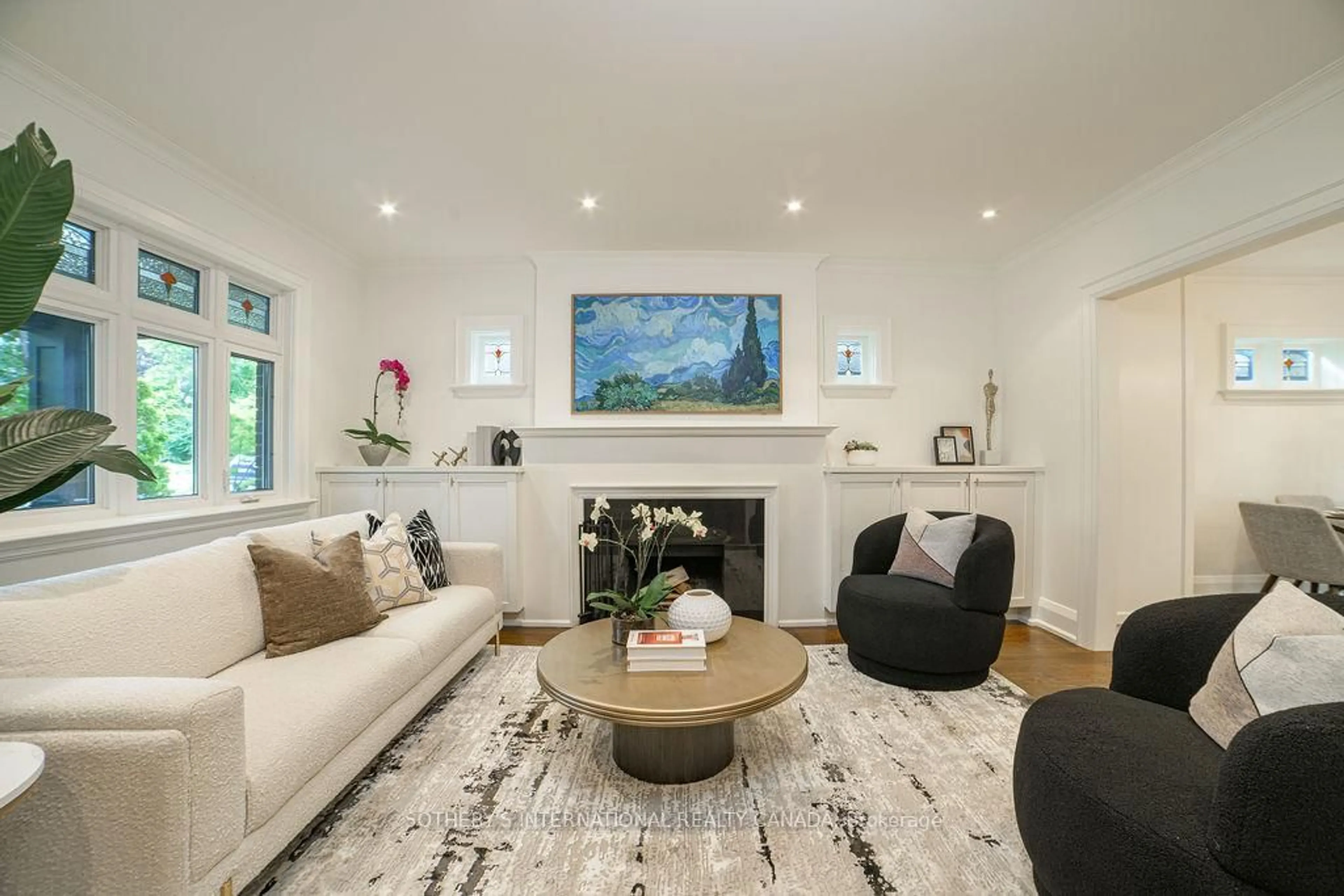 Living room with furniture, unknown for 43 Manor Rd, Toronto Ontario M4S 1P9