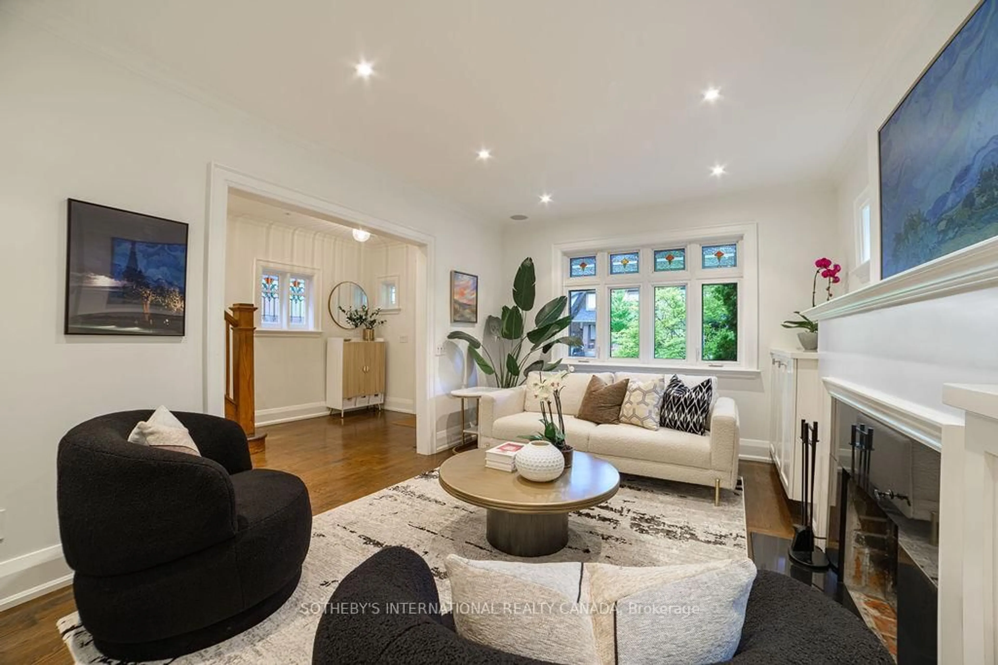 Living room with furniture, unknown for 43 Manor Rd, Toronto Ontario M4S 1P9
