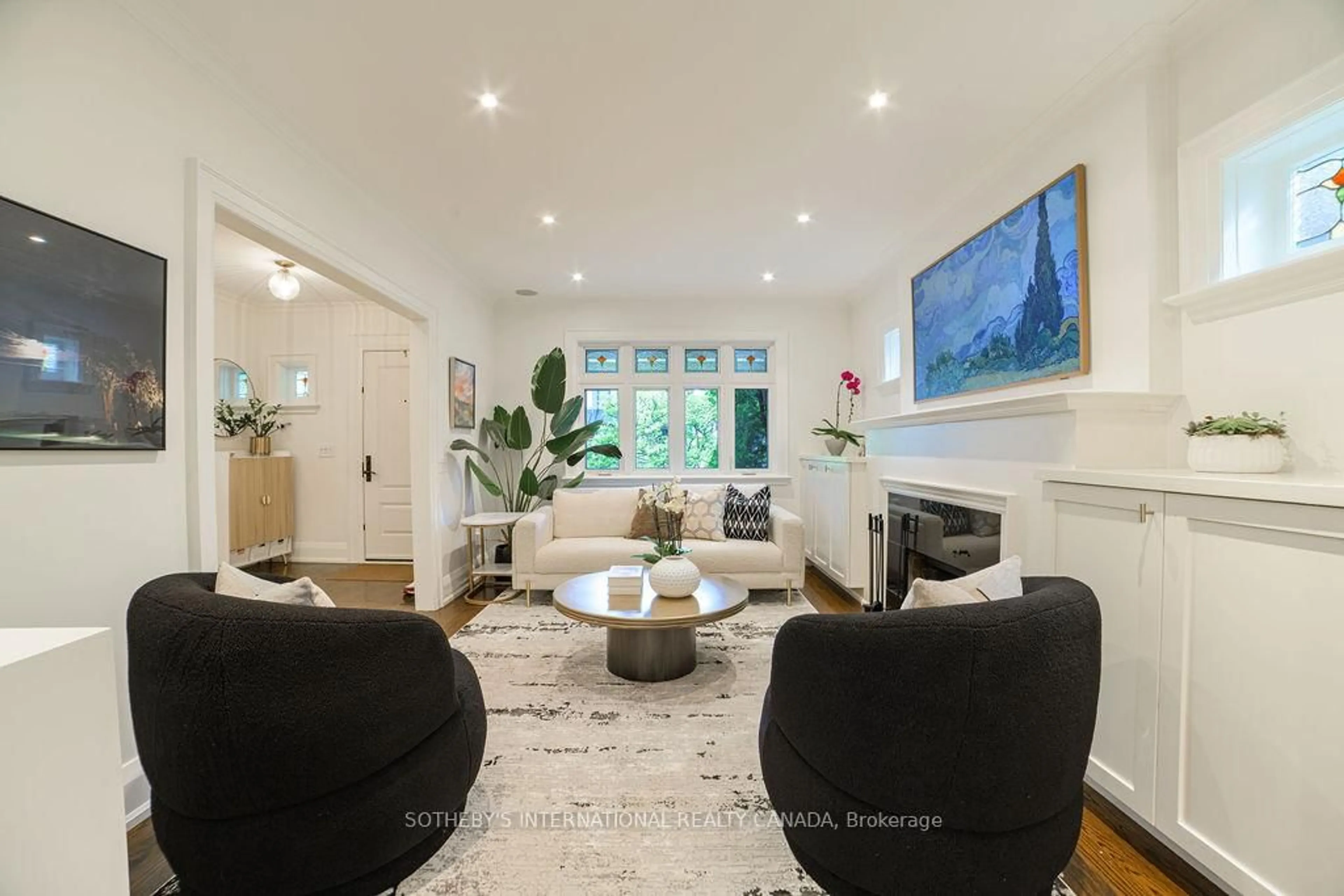 Living room with furniture, unknown for 43 Manor Rd, Toronto Ontario M4S 1P9