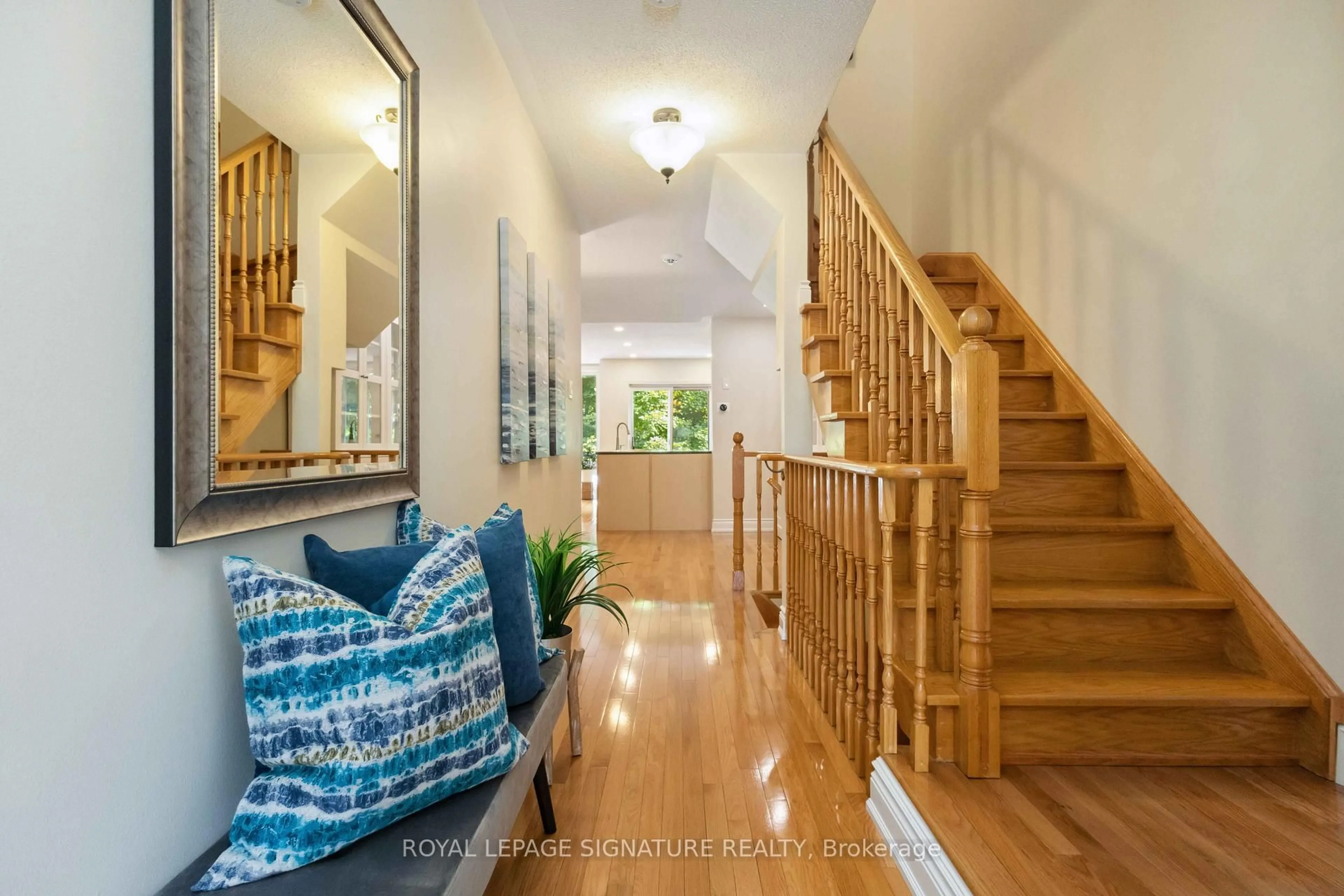 Indoor entryway for 62 Dallimore Circ, Toronto Ontario M4C 4C5