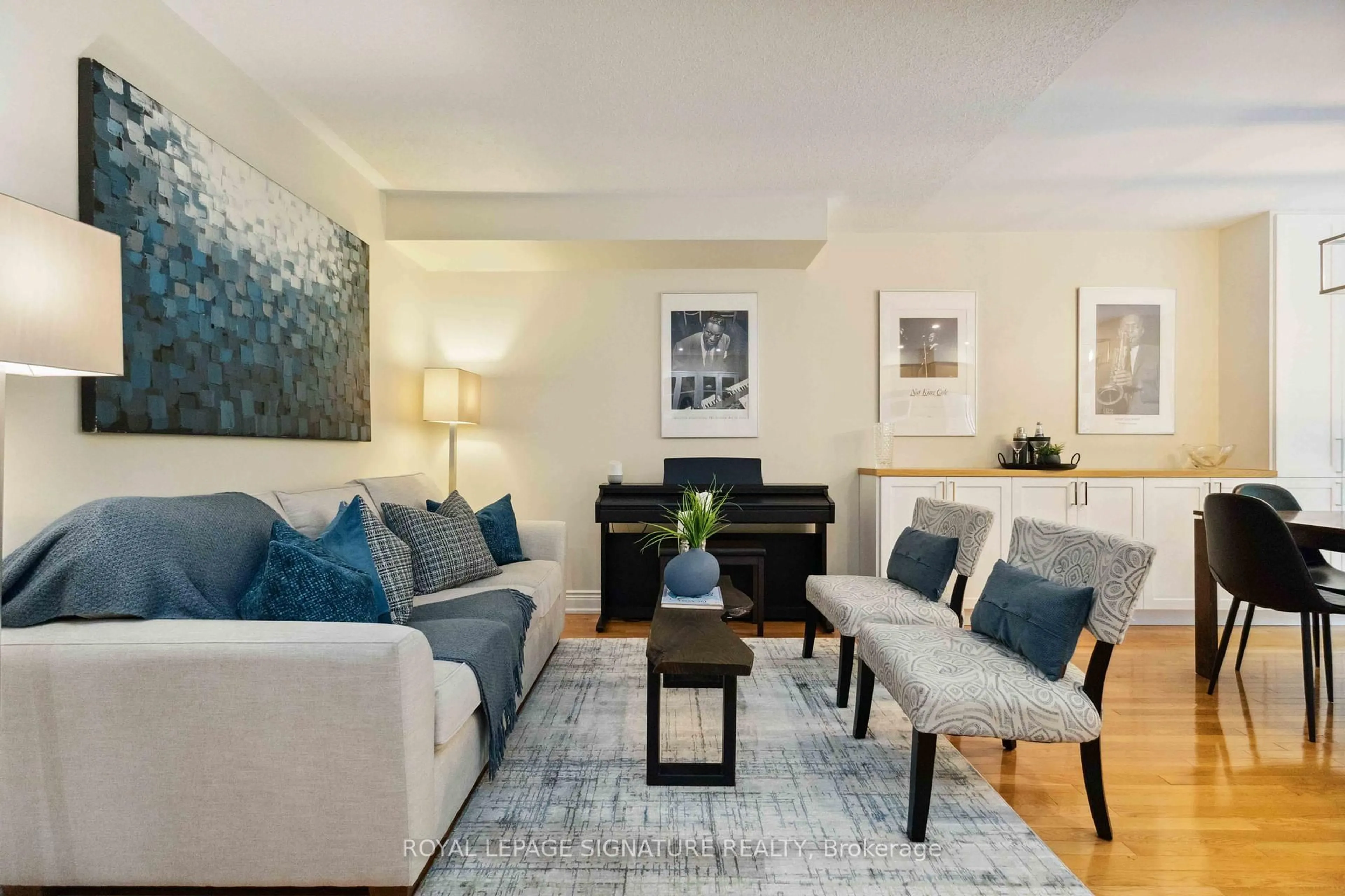 Living room with furniture, unknown for 62 Dallimore Circ, Toronto Ontario M4C 4C5