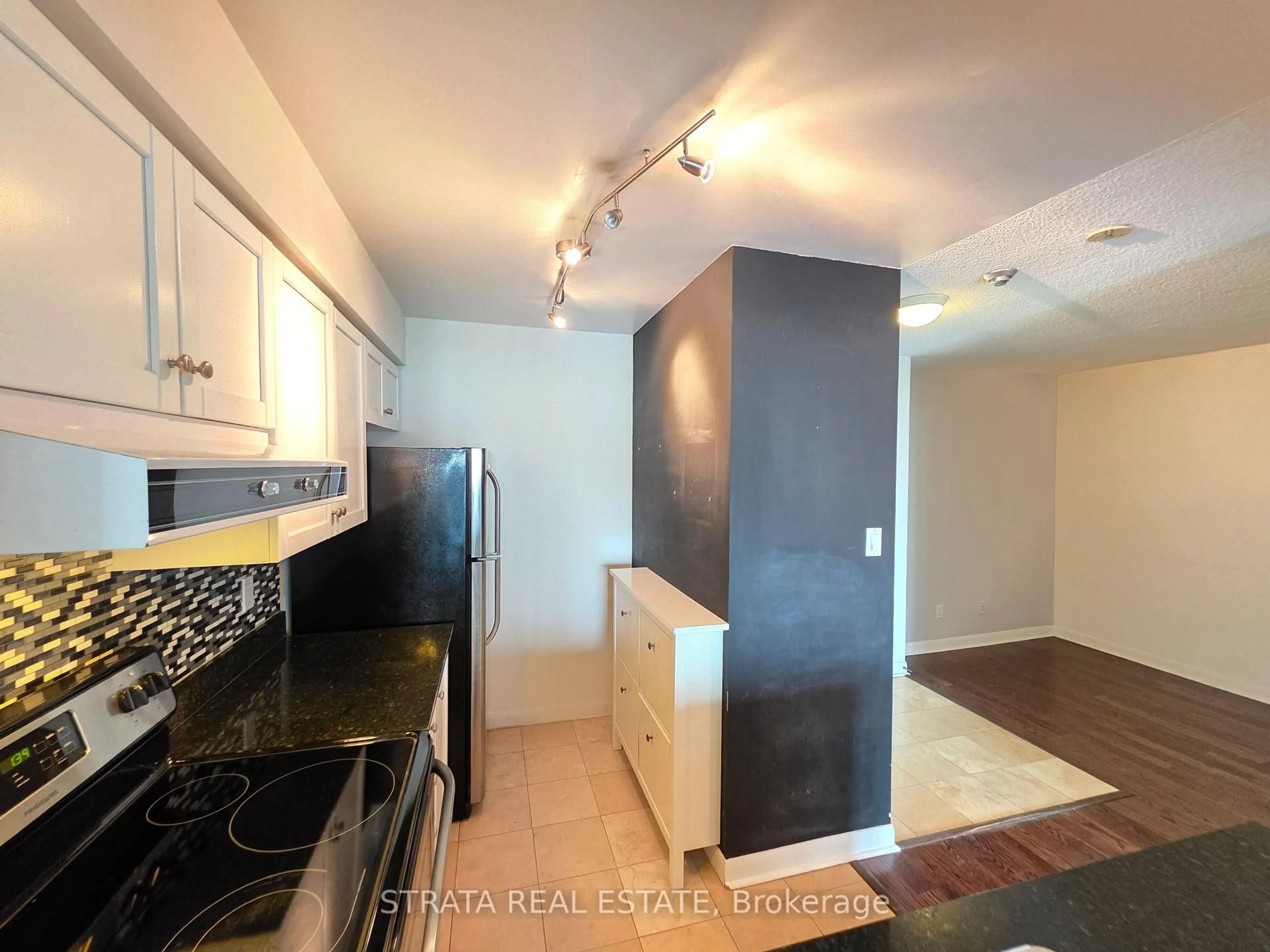 Standard kitchen, unknown for 313 Richmond St #1155, Toronto Ontario M5A 4S7
