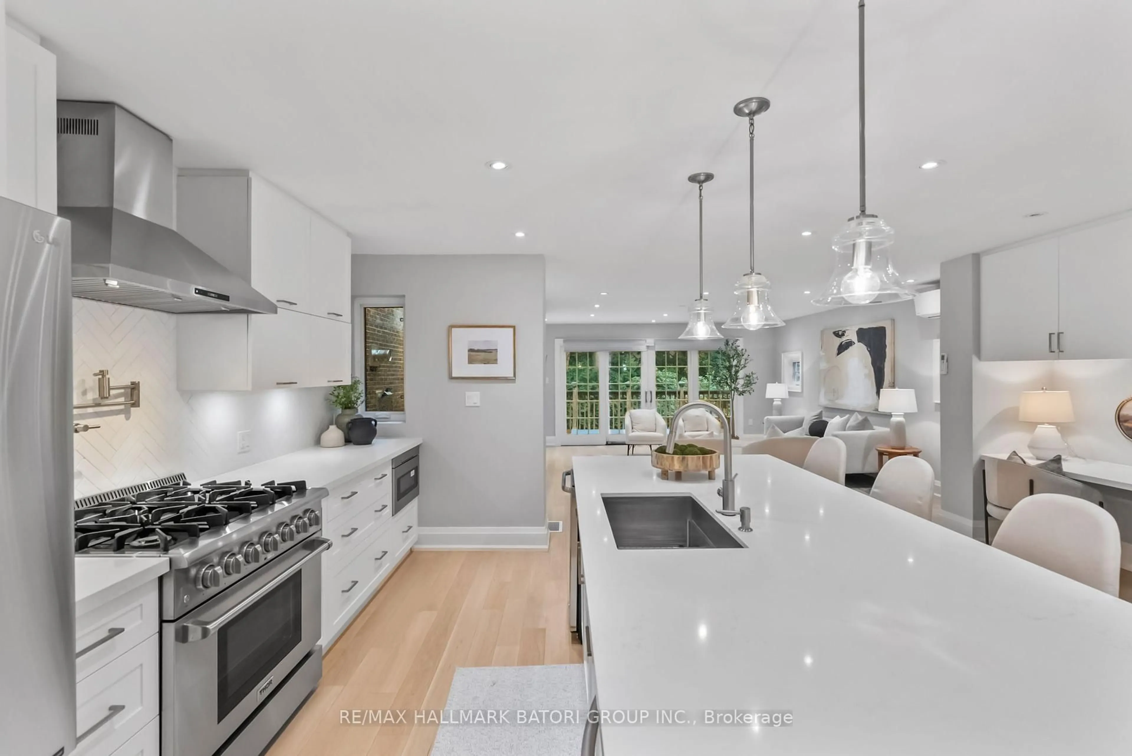 Open concept kitchen, unknown for 139 Eastbourne Ave, Toronto Ontario M5P 2G5
