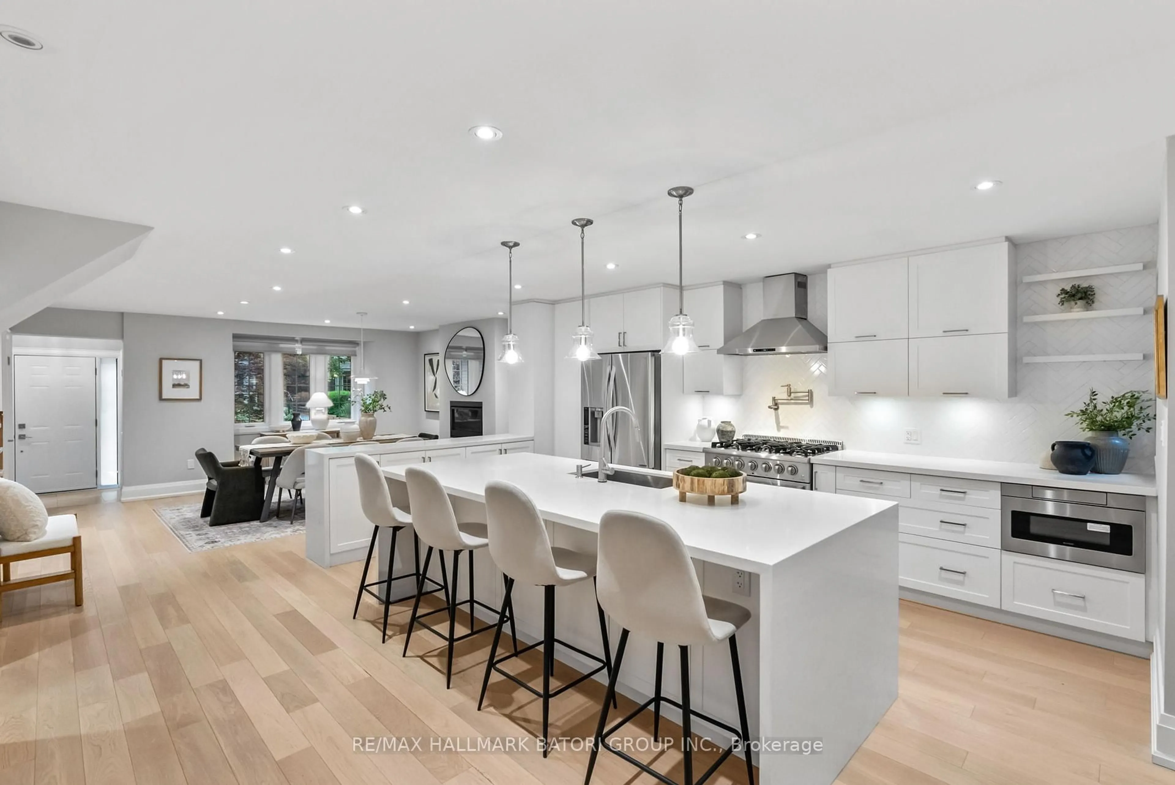 Open concept kitchen, unknown for 139 Eastbourne Ave, Toronto Ontario M5P 2G5