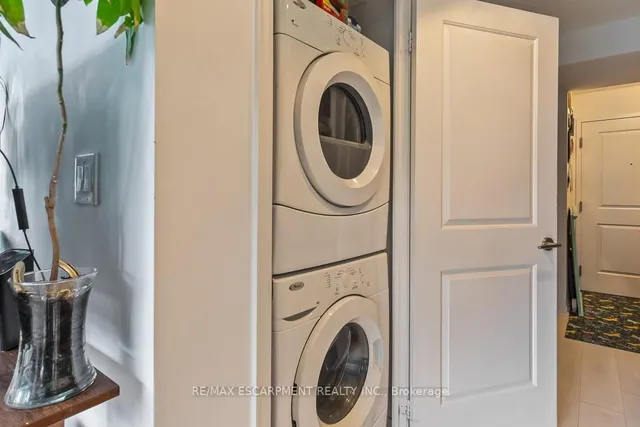 Additional property image - 35 Bastion St Unit 1817