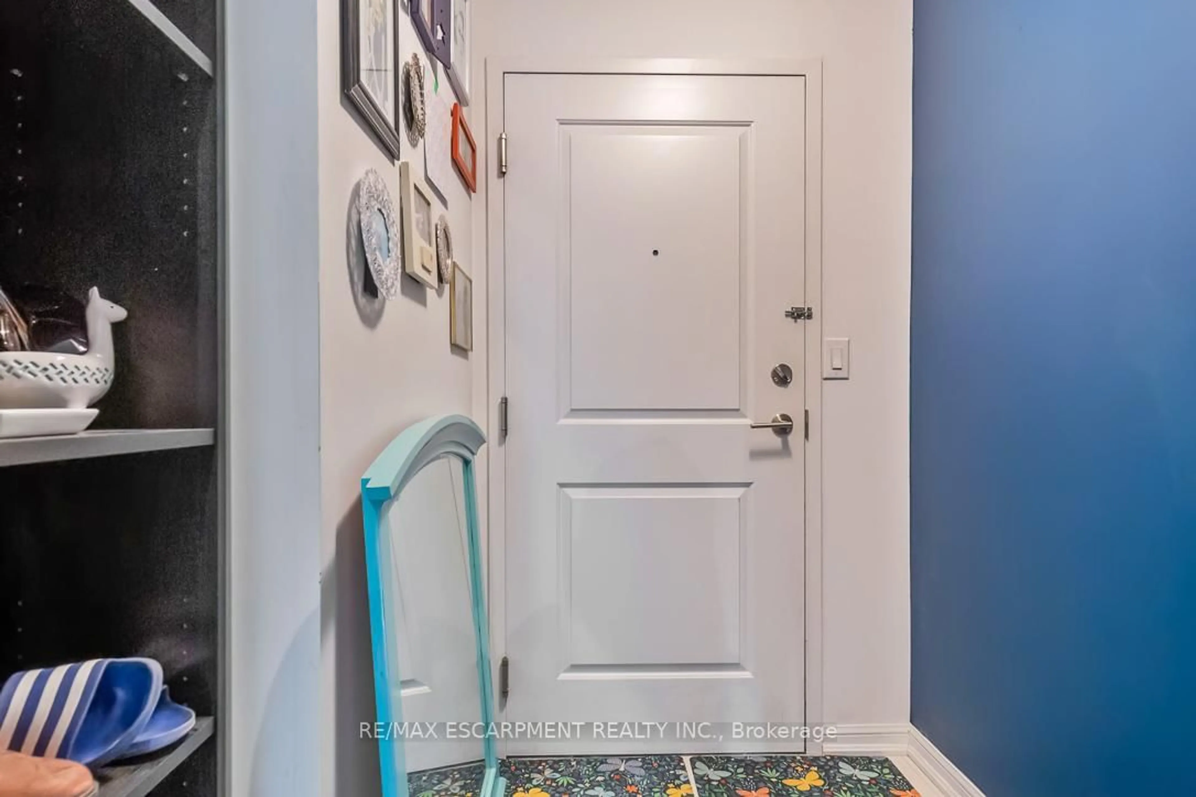 Indoor entryway for 35 Bastion St #1817, Toronto Ontario M5V 0C2
