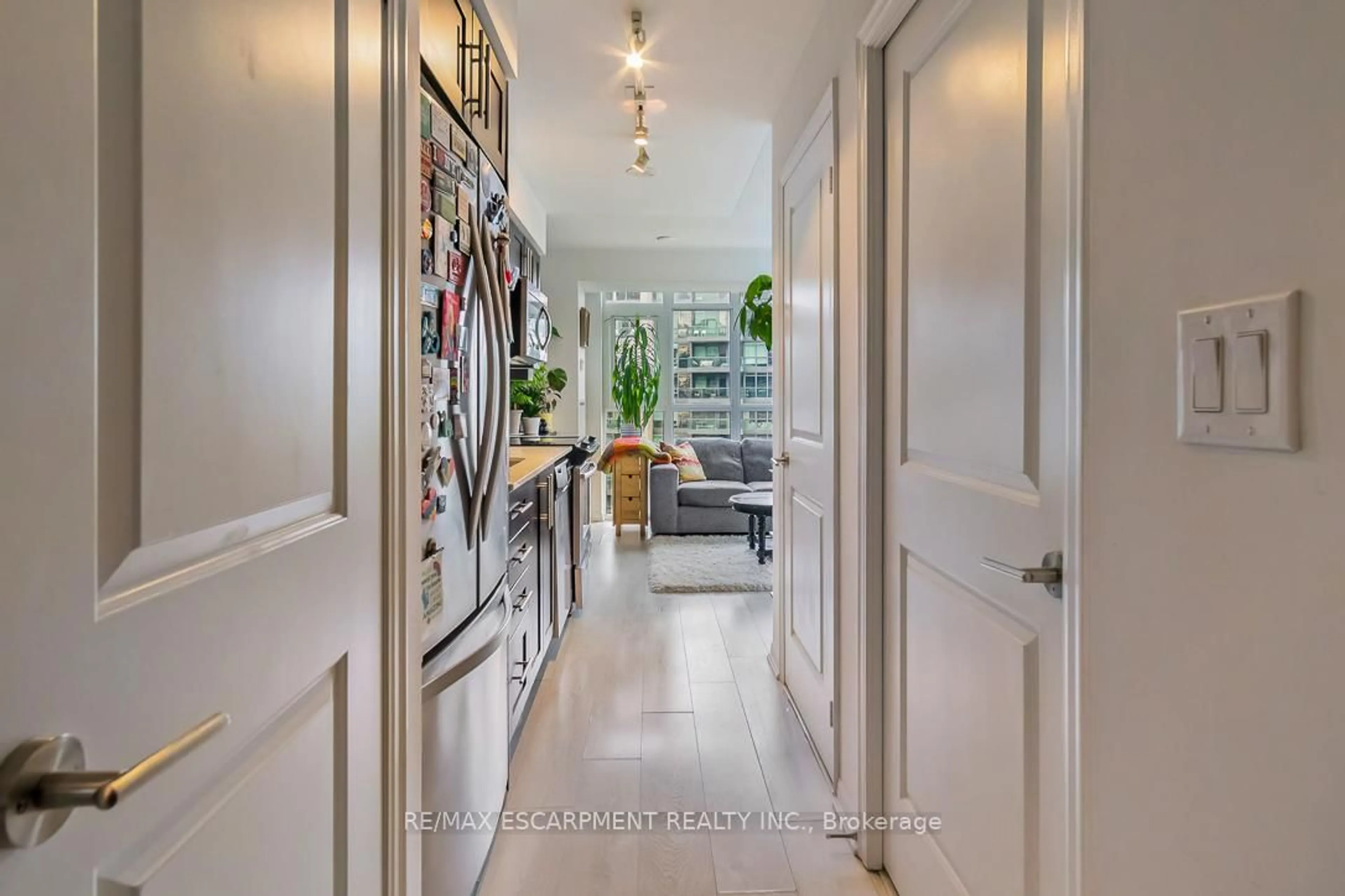 Indoor entryway for 35 Bastion St #1817, Toronto Ontario M5V 0C2